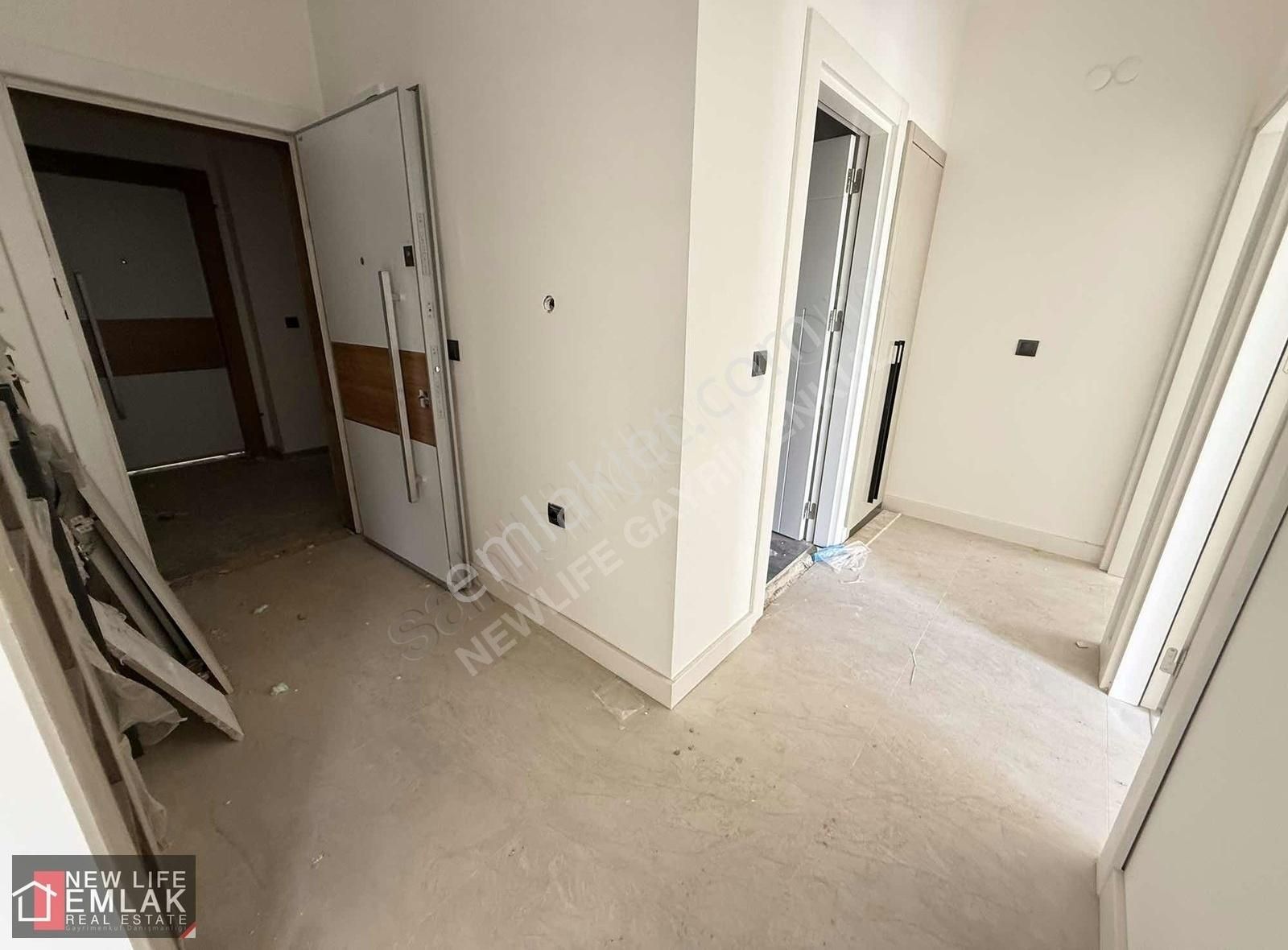 Kuşadası Merkezde Havuzlu Sitede Bahçeli Satılkk Daire - Görsel 11