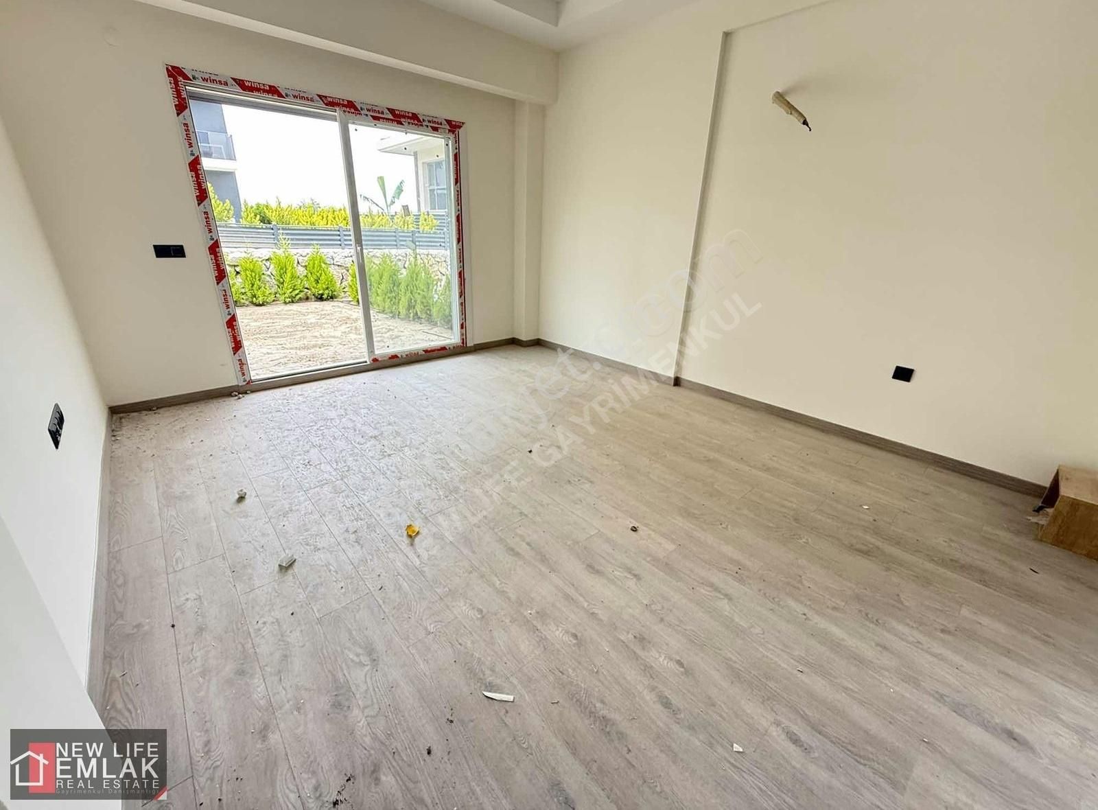 Kuşadası Merkezde Havuzlu Sitede Bahçeli Satılkk Daire - Görsel 8