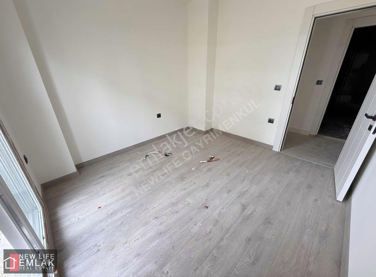 Kuşadası Merkezde Havuzlu Sitede Bahçeli Satılkk Daire - Görsel 27