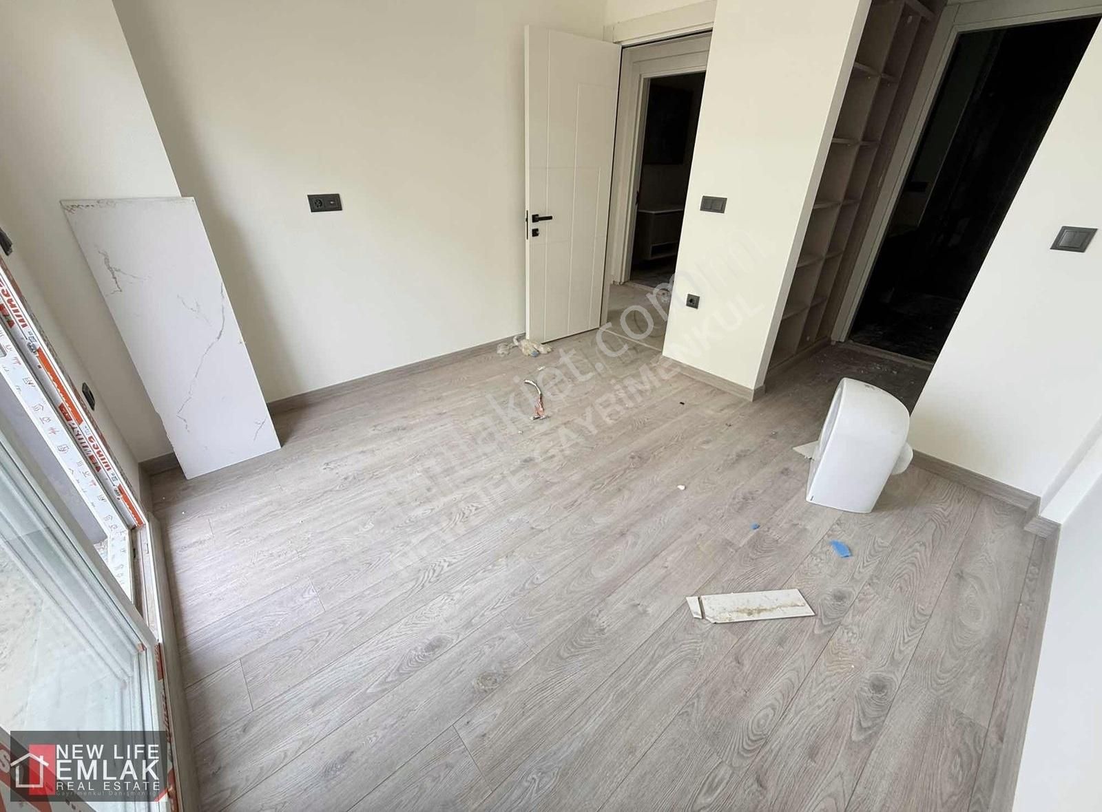 Kuşadası Merkezde Havuzlu Sitede Bahçeli Satılkk Daire - Görsel 16