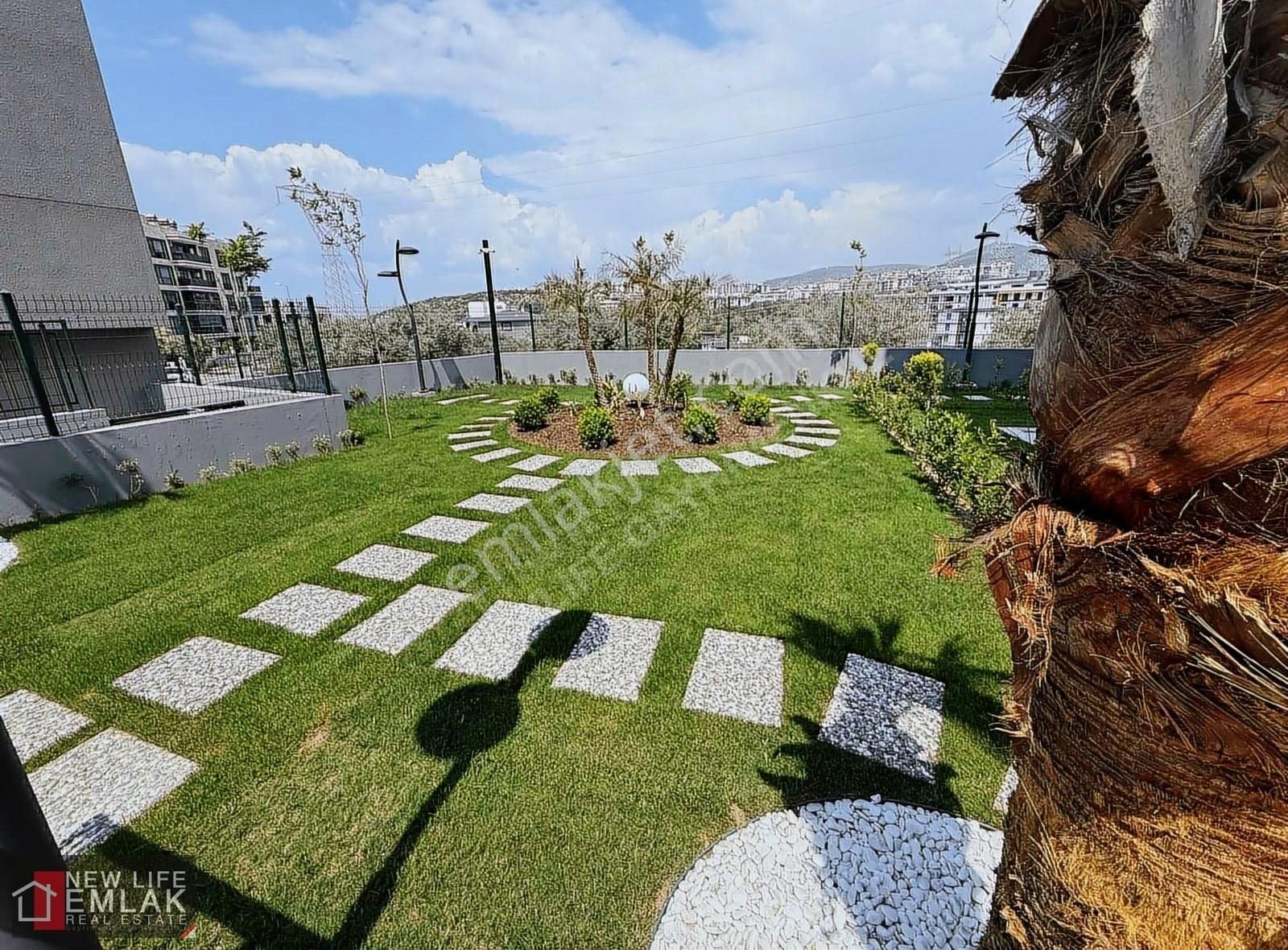 Kuşadası Merkezde Acil Satılık Havuzlu Sitede Daire - Görsel 10