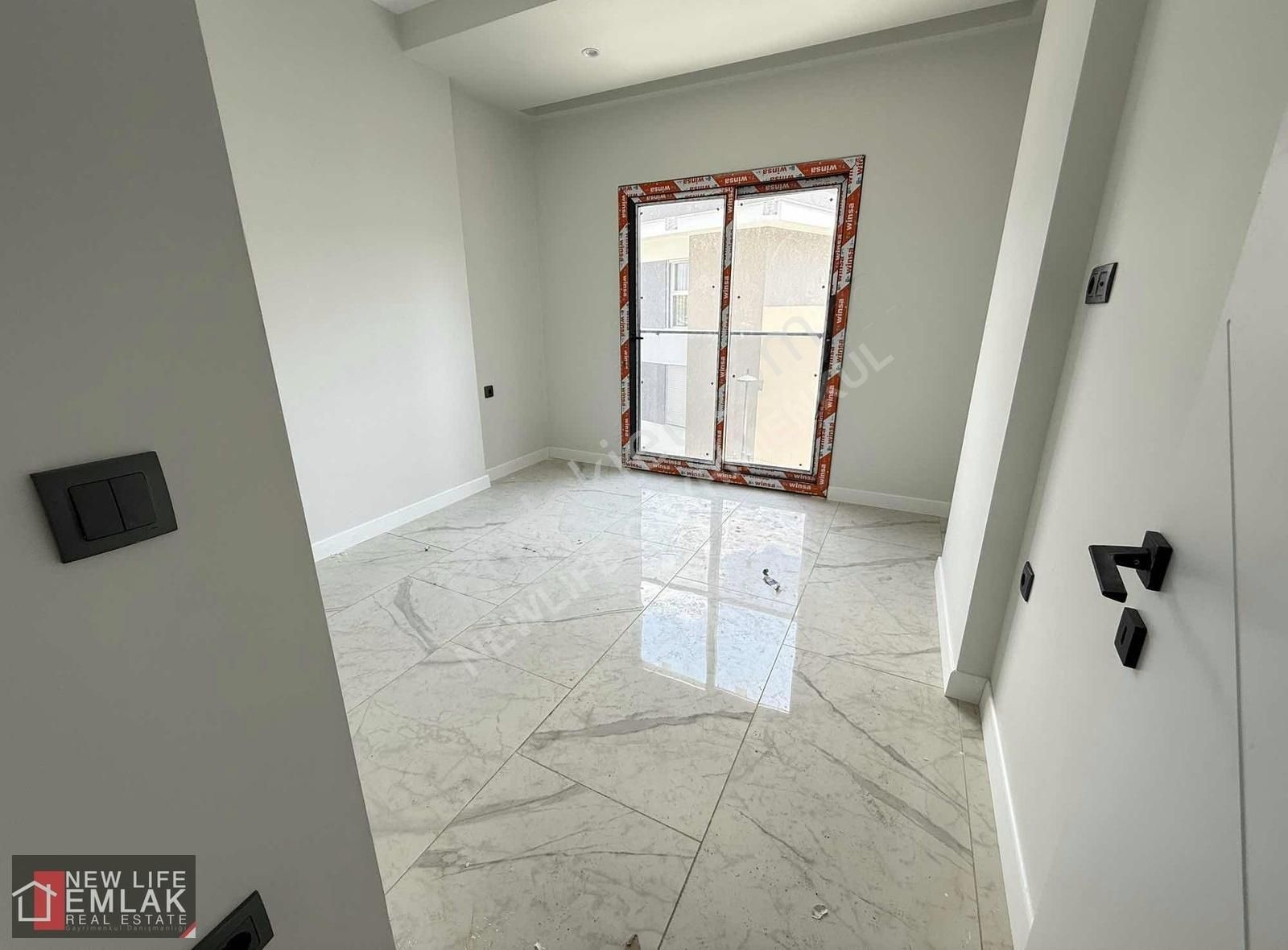 Kuşadası Merkezde Acil Satılık Havuzlu Sitede Daire - Görsel 5