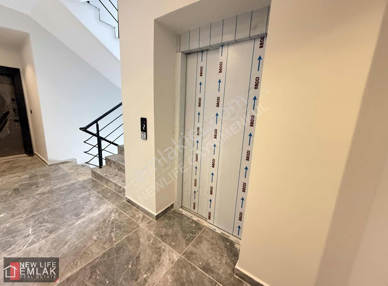 Kuşadası Merkezde Acil Satılık Havuzlu Sitede Daire - Görsel 16