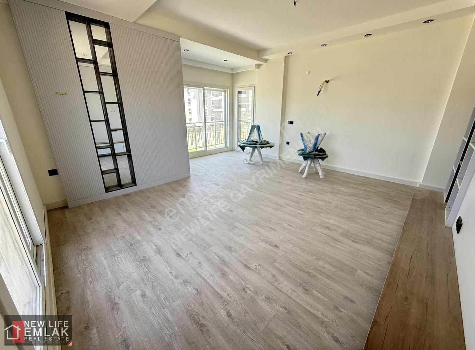 Kuşadasında Havuzlu Asansörlü Sitede Satılık 3+1 Daire - Görsel 16