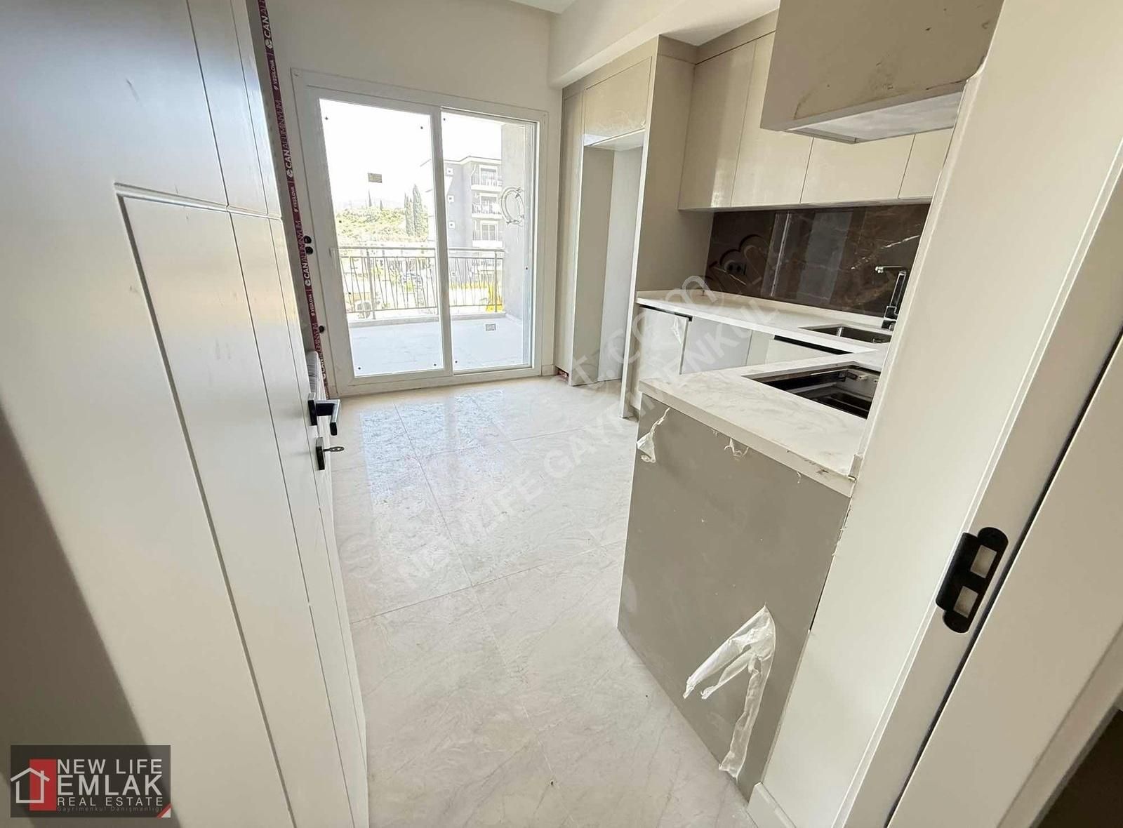 Kuşadasında Havuzlu Asansörlü Sitede Satılık 3+1 Daire - Görsel 6