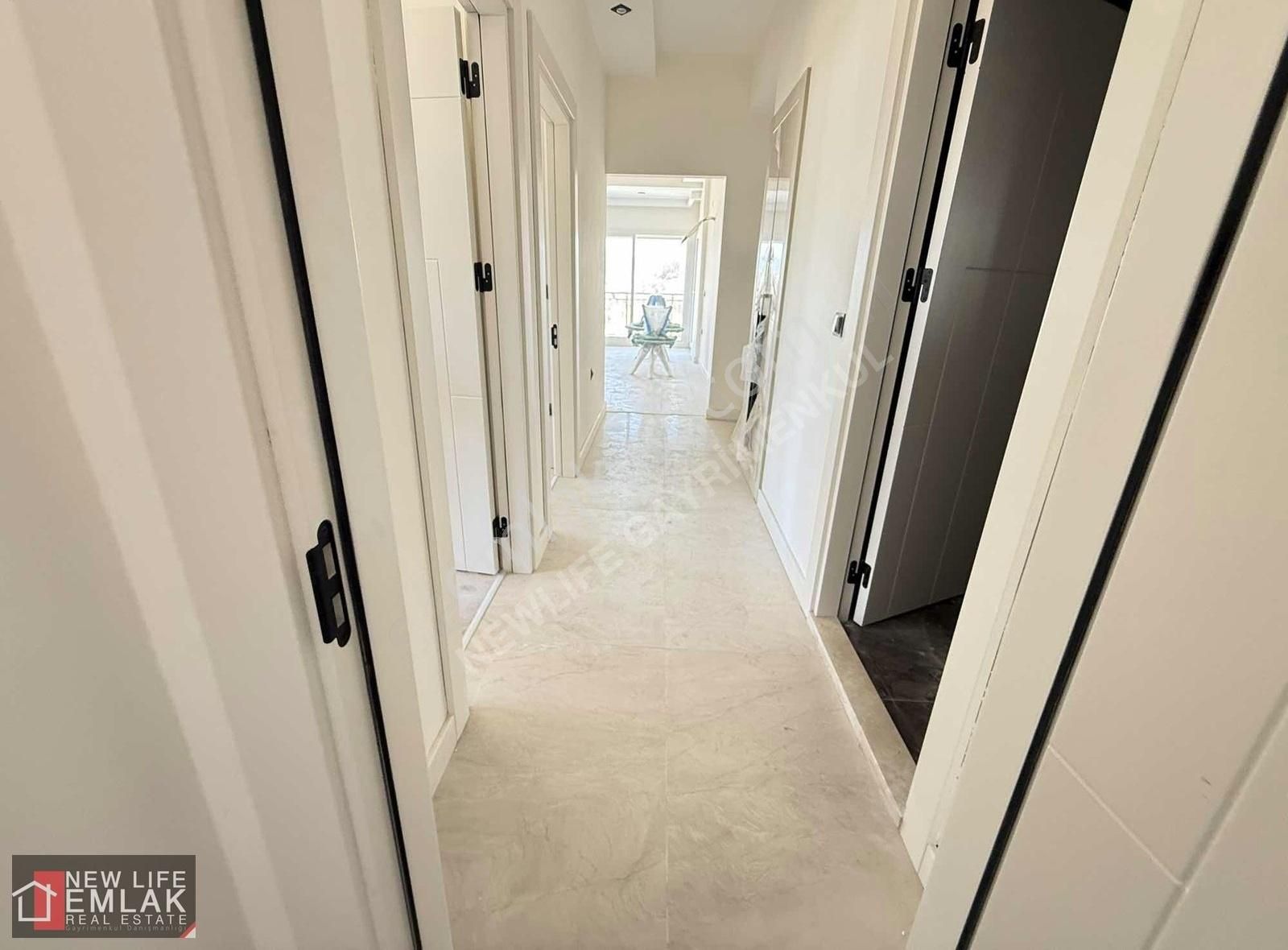 Kuşadasında Havuzlu Asansörlü Sitede Satılık 3+1 Daire - Görsel 27