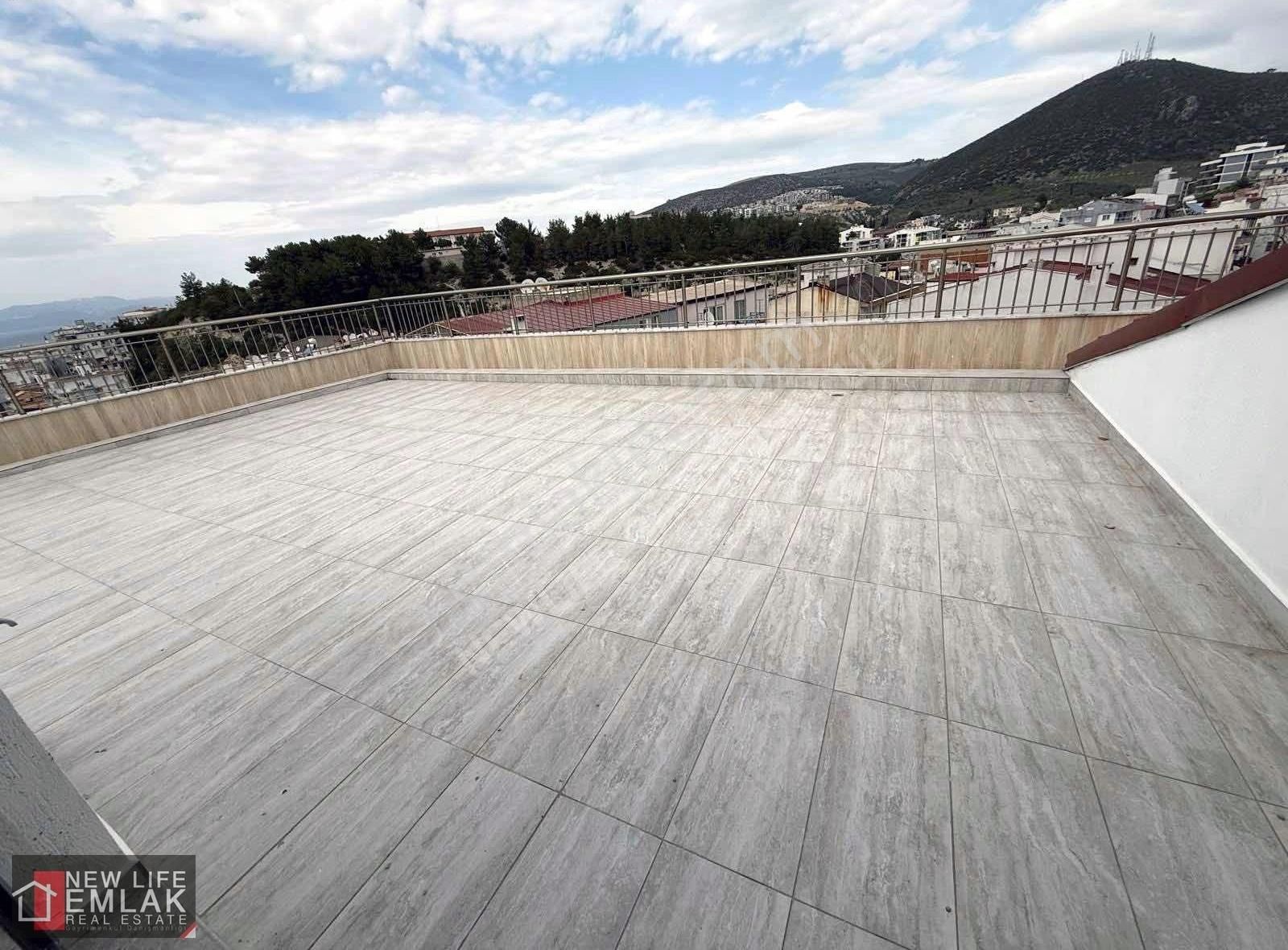 Kuşadası İkiçeşmelikte Deniz Manzaralı Satılık Daire Dubleks - Görsel 2