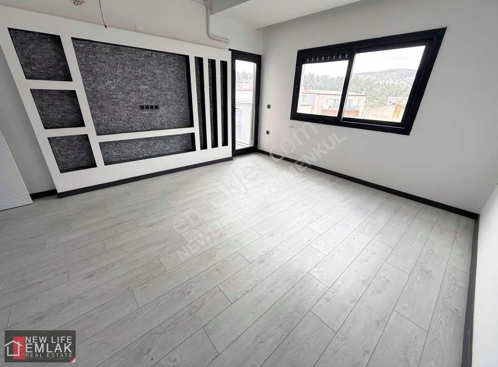 Kuşadası İkiçeşmelikte Deniz Manzaralı Satılık Daire Dubleks