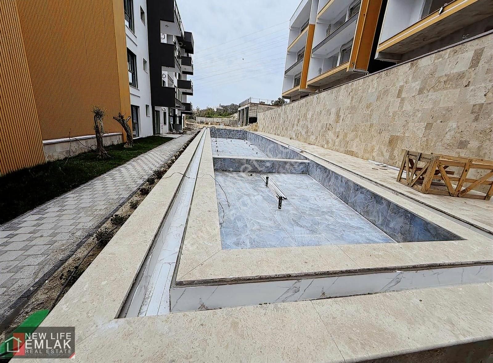 Kuşadası Merkezde Havuzlu Sitede Satılık Daire - Görsel 16