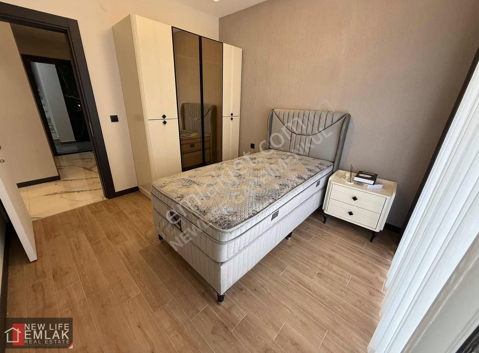 Kuşadası Merkezde Havuzlu Sitede Kapalı Otoparklı Satılık Daire - Görsel 6