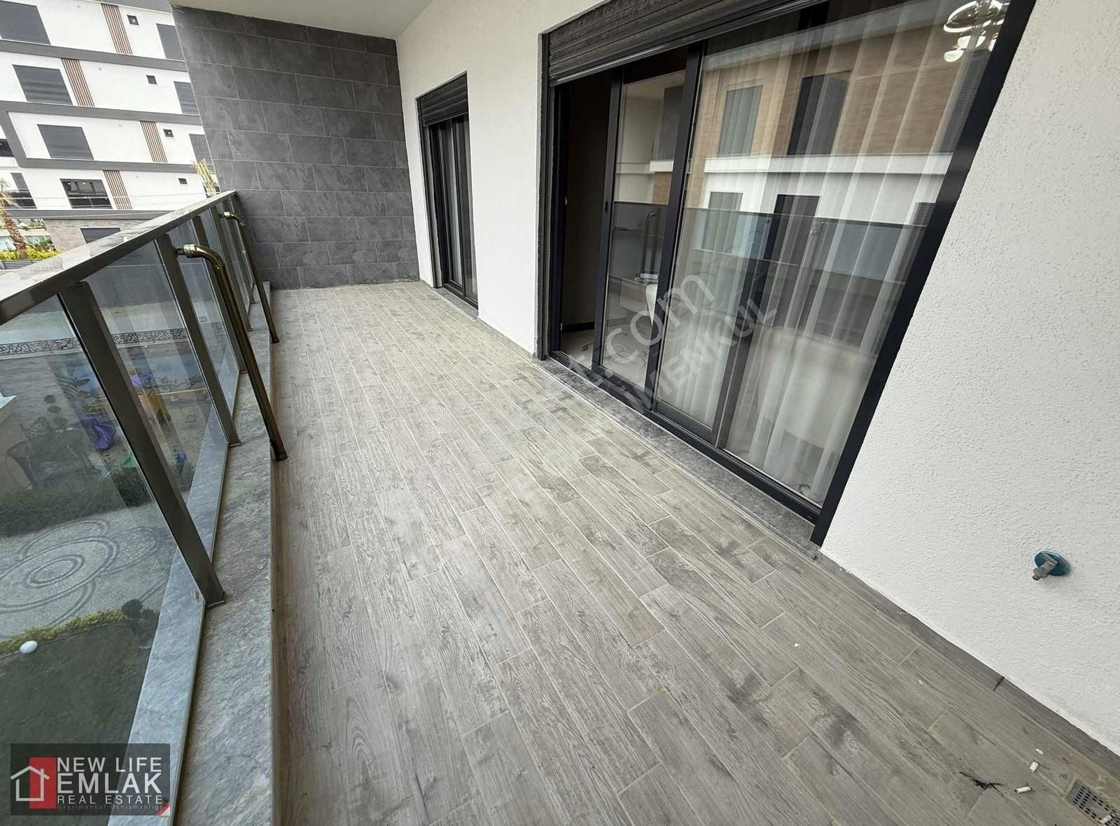 Kuşadası Merkezde Havuzlu Sitede Kapalı Otoparklı Satılık Daire - Görsel 28