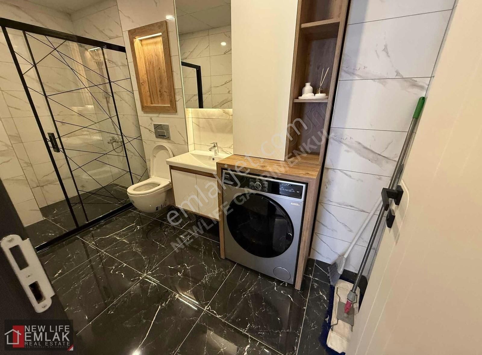 Kuşadası Merkezde Havuzlu Sitede Kapalı Otoparklı Satılık Daire - Görsel 2