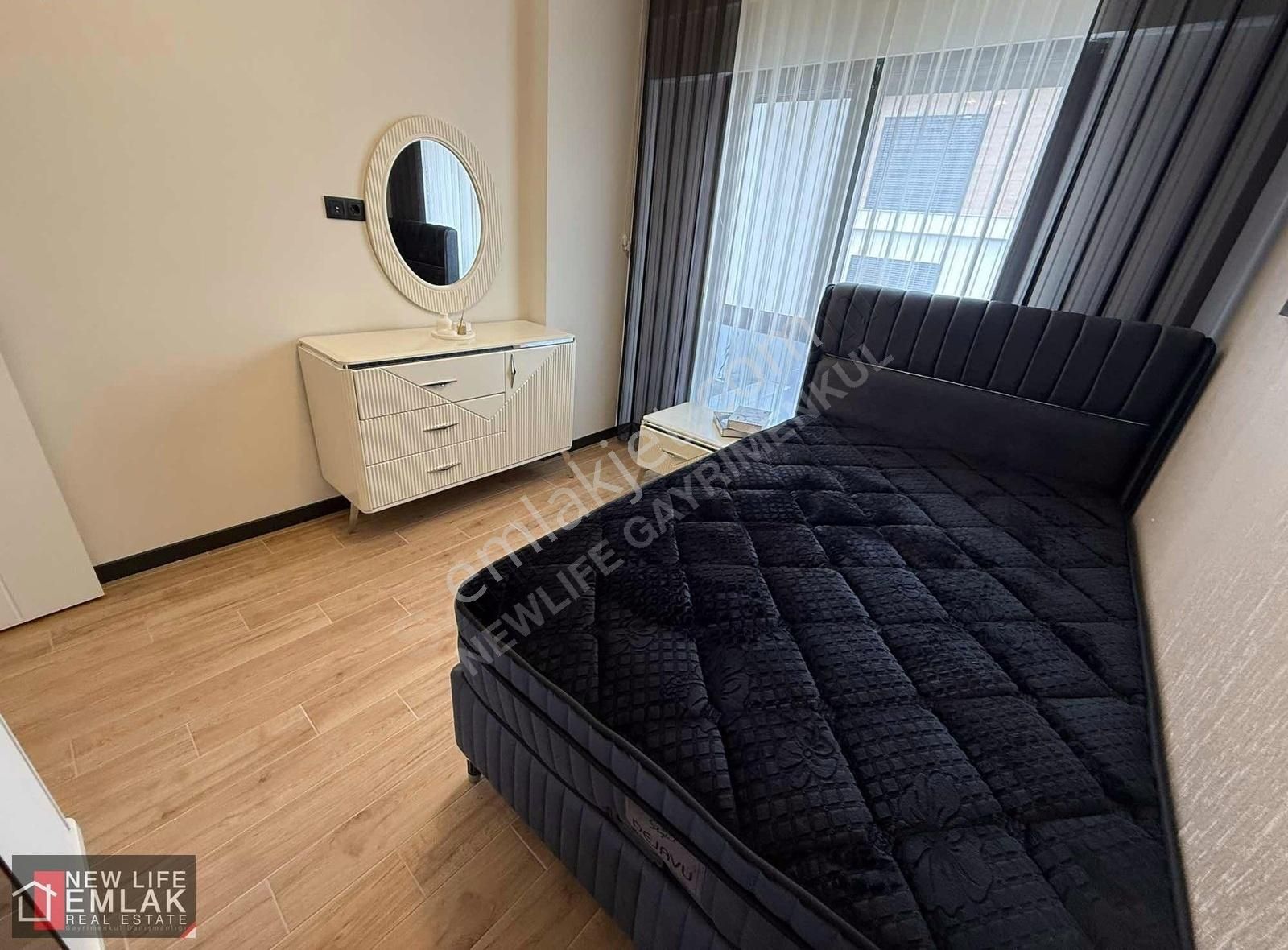 Kuşadası Merkezde Havuzlu Sitede Kapalı Otoparklı Satılık Daire - Görsel 13