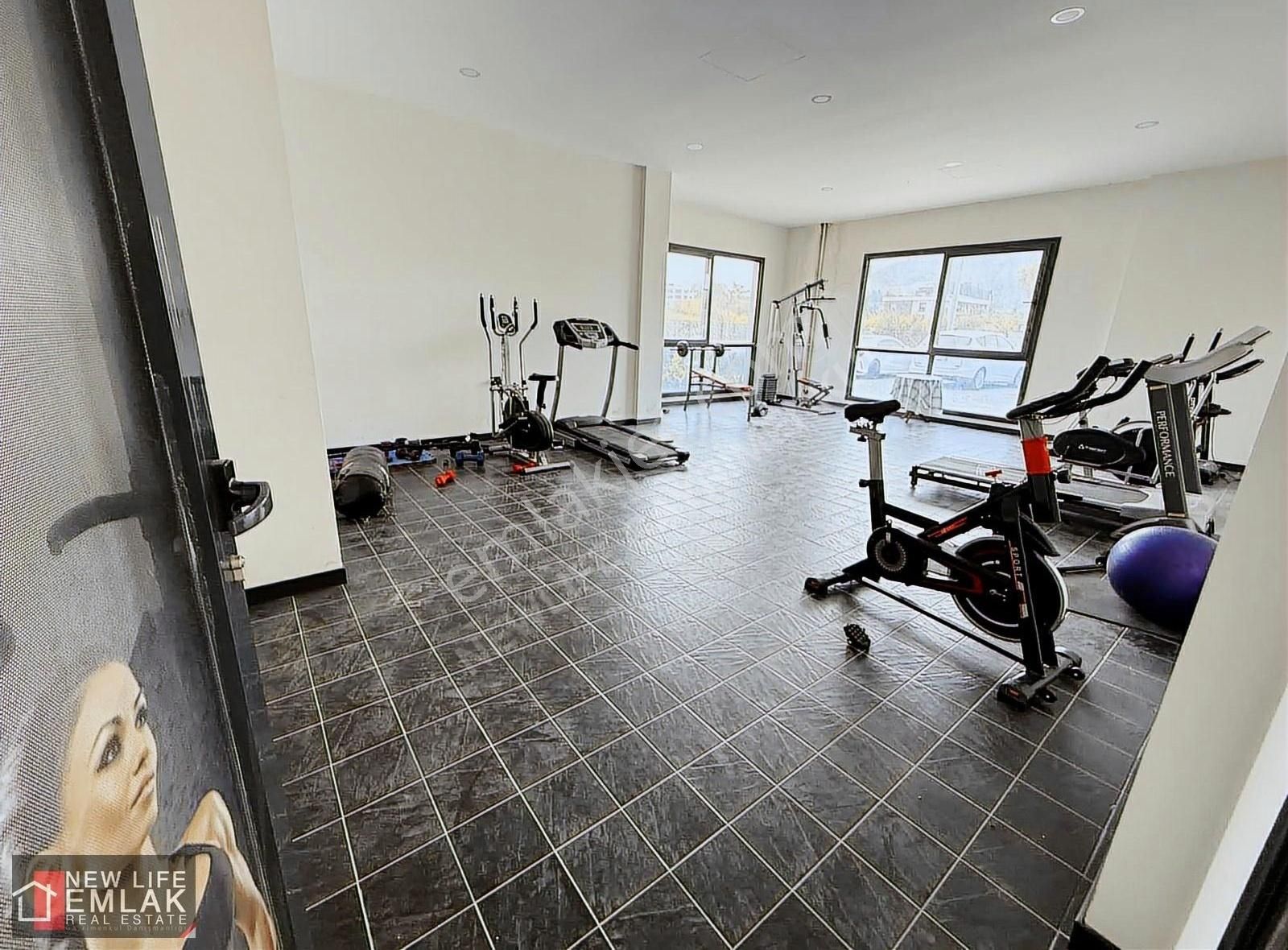 Kuşadası Merkezde Havuzlu Sitede Kapalı Otoparklı Satılık Daire - Görsel 4