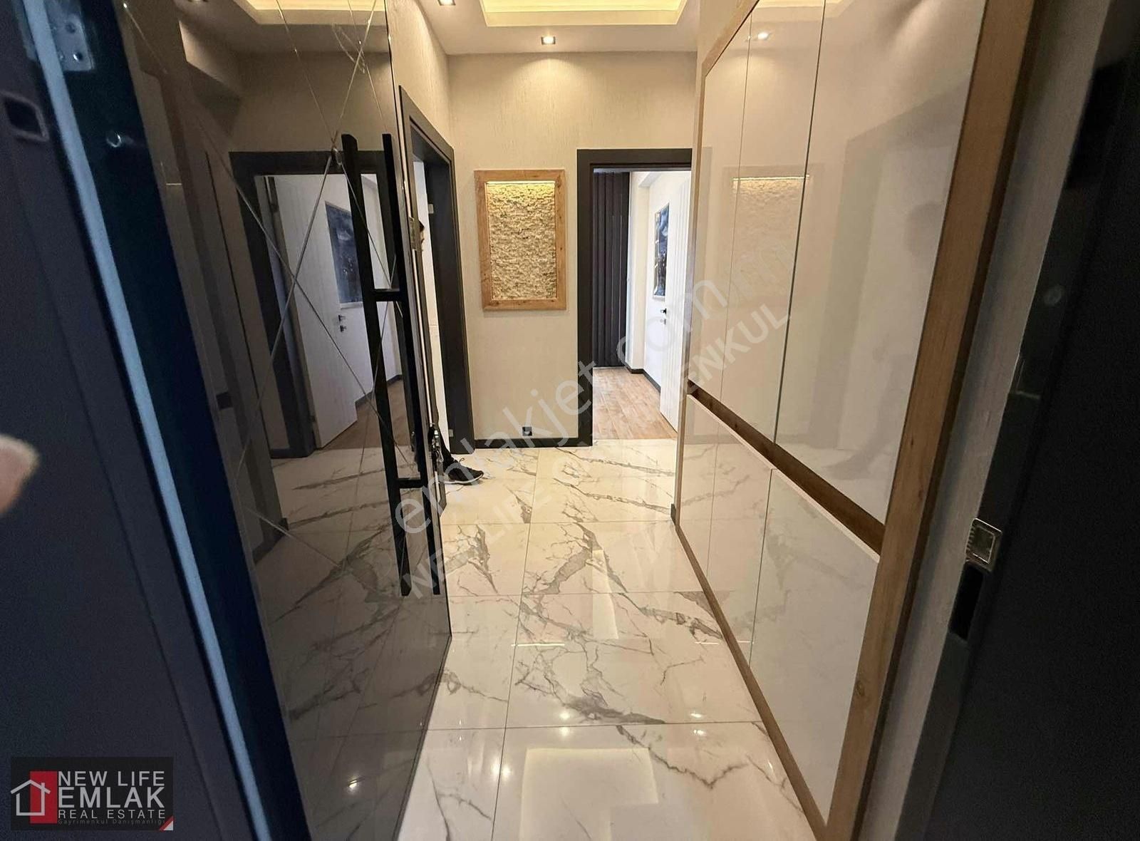 Kuşadası Merkezde Havuzlu Sitede Kapalı Otoparklı Satılık Daire - Görsel 26