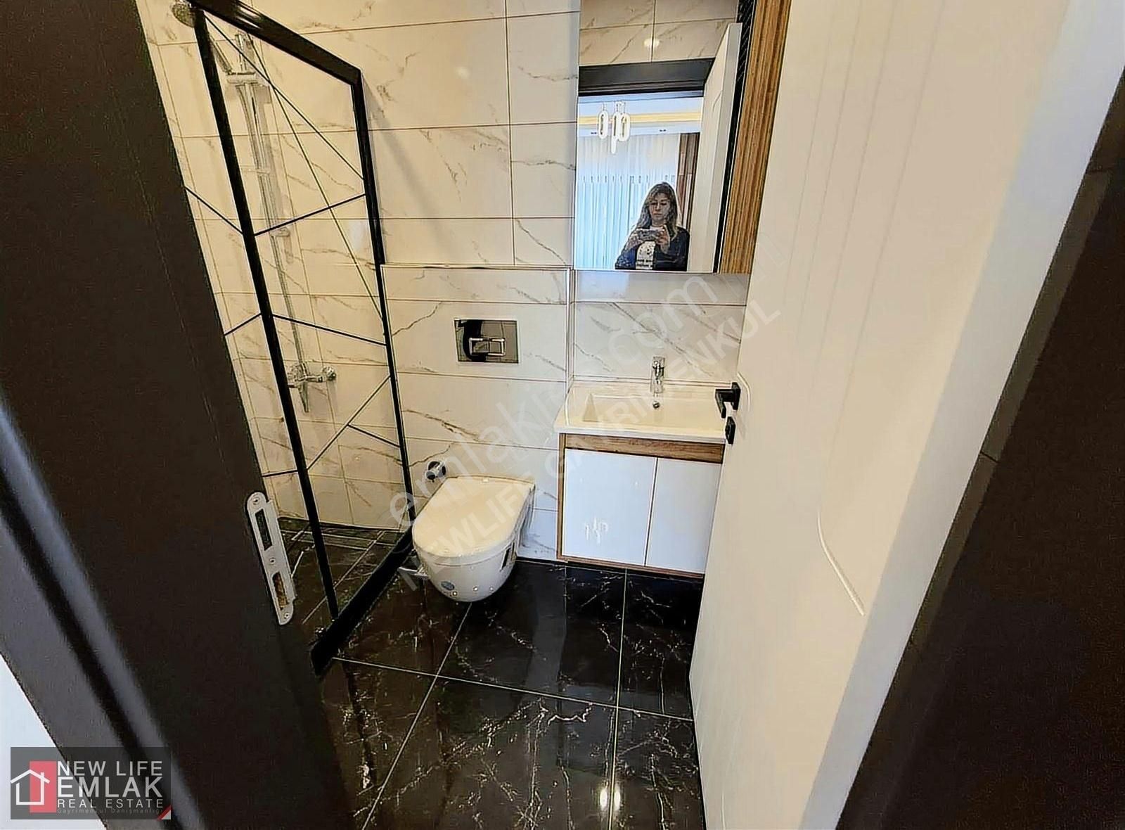 Kuşadası Merkezde Havuzlu Sitede Kapalı Otoparklı Satılık Daire - Görsel 23