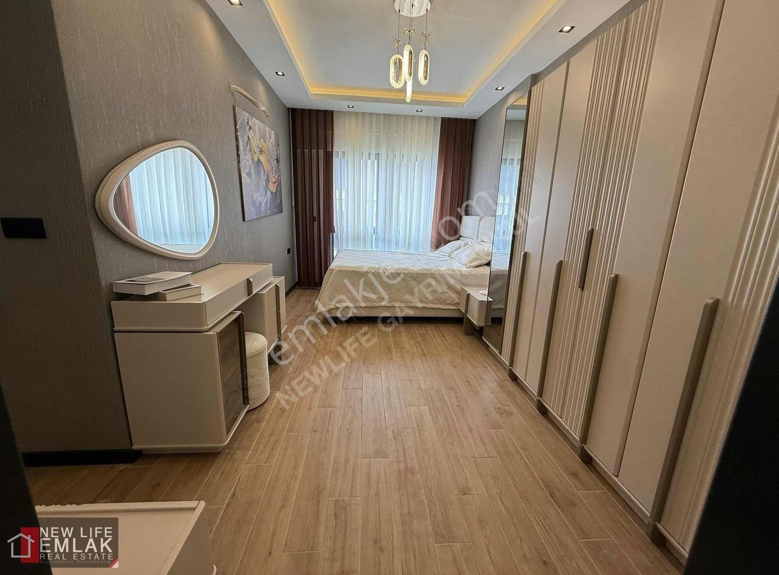 Kuşadası Merkezde Havuzlu Sitede Kapalı Otoparklı Satılık Daire - Görsel 17