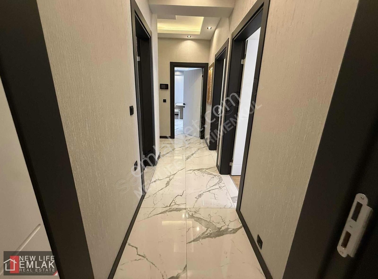 Kuşadası Merkezde Havuzlu Sitede Kapalı Otoparklı Satılık Daire - Görsel 8