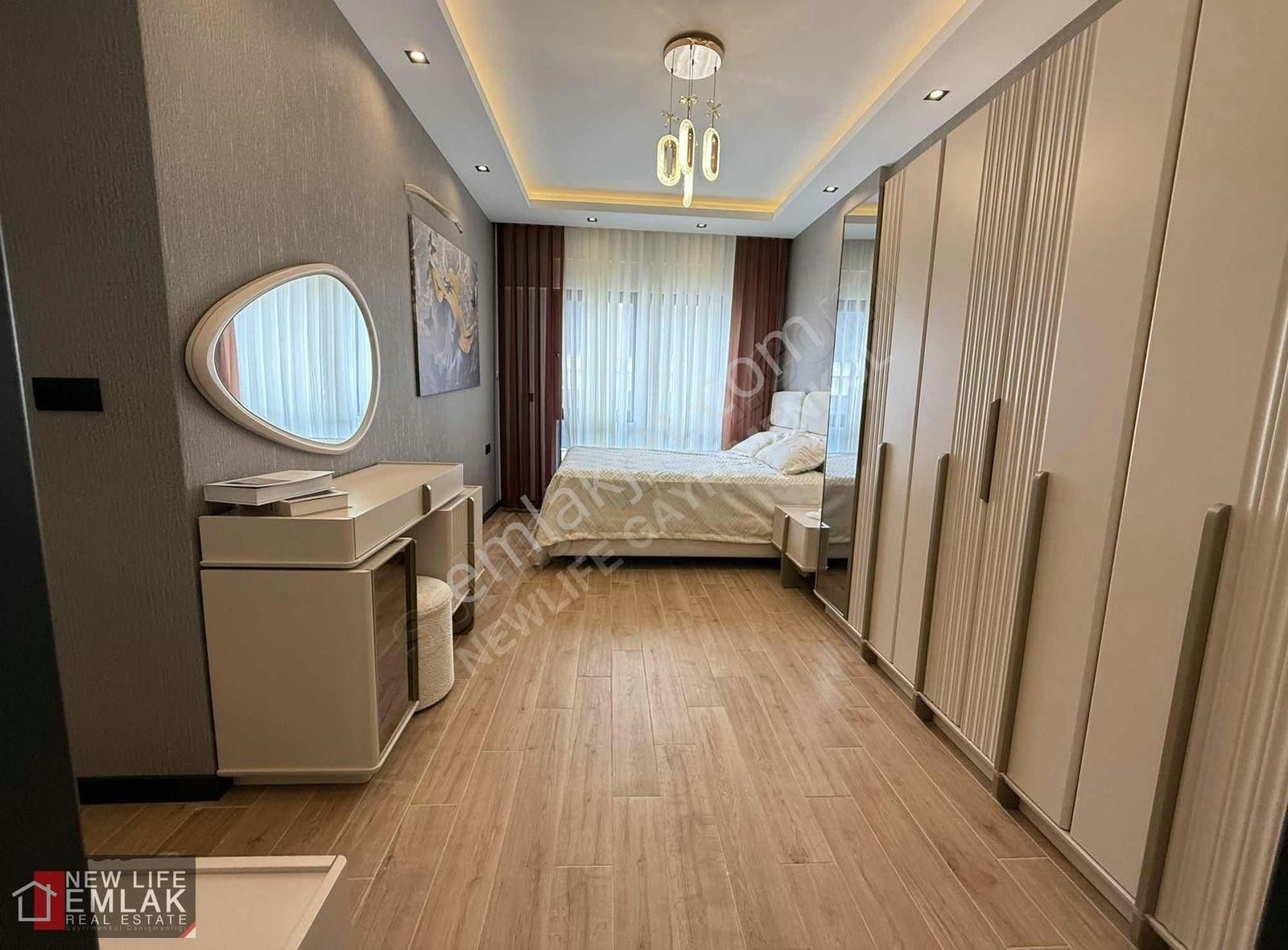 Kuşadası Merkezde Havuzlu Sitede Kapalı Otoparklı Satılık Daire - Görsel 7