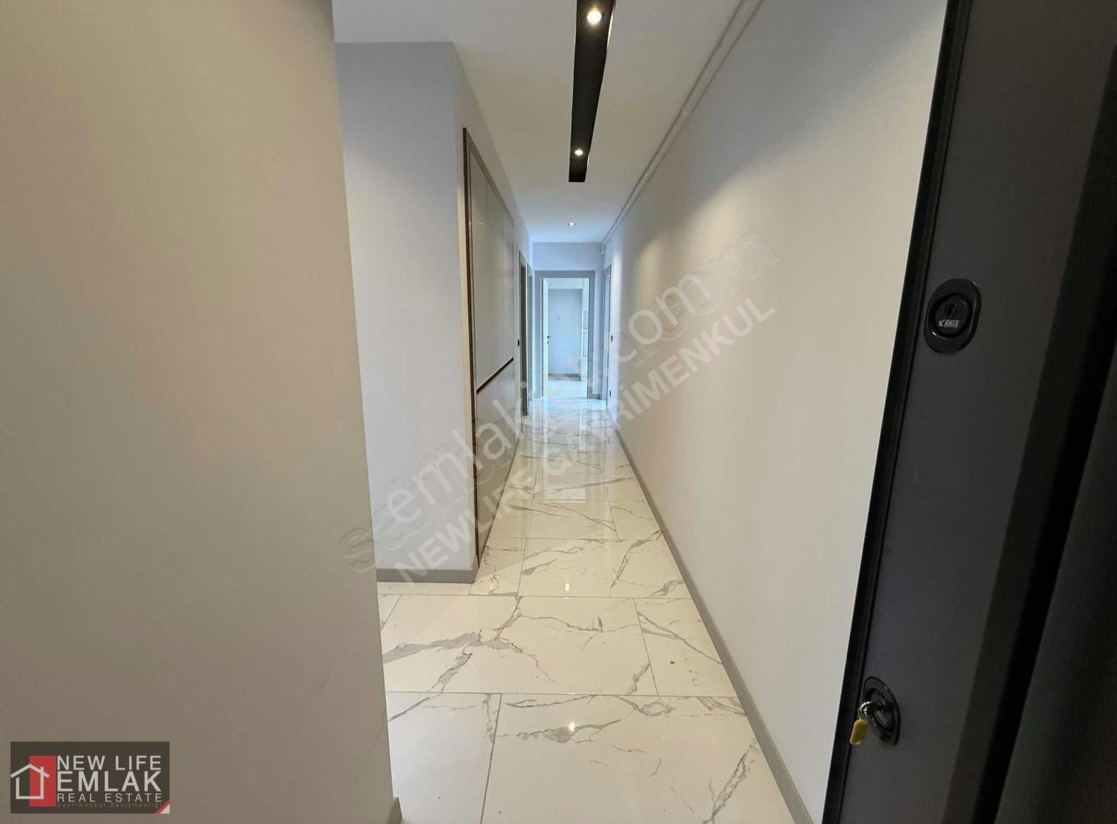 Kuşadası Garaj Arkasında Satılık 3+1 Sıfır Daire - Görsel 15