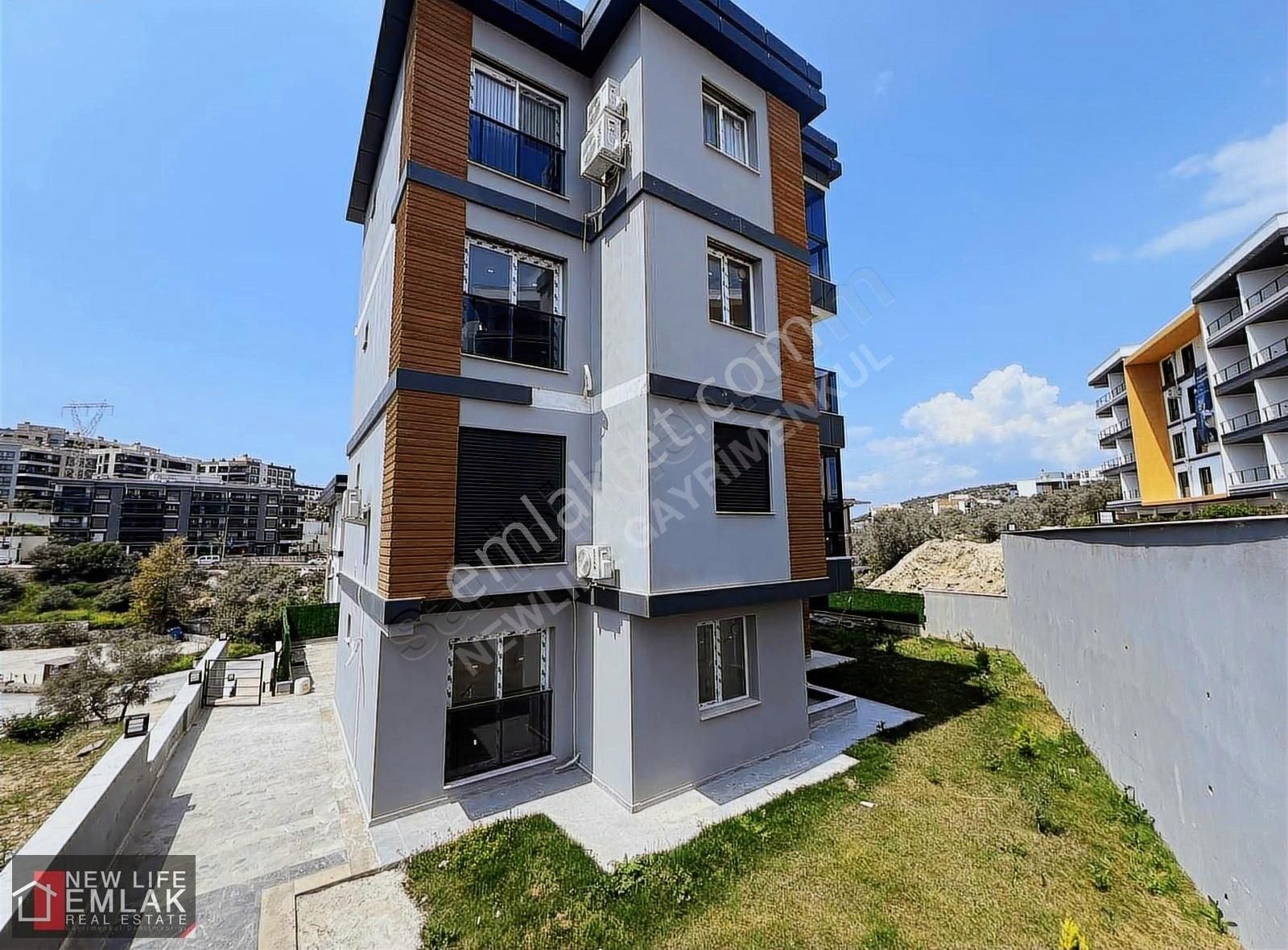 Kuşadası Merkezde Satılık Ebeveyn Banyolu Sıfır 2+1 Daire Kaçmaz