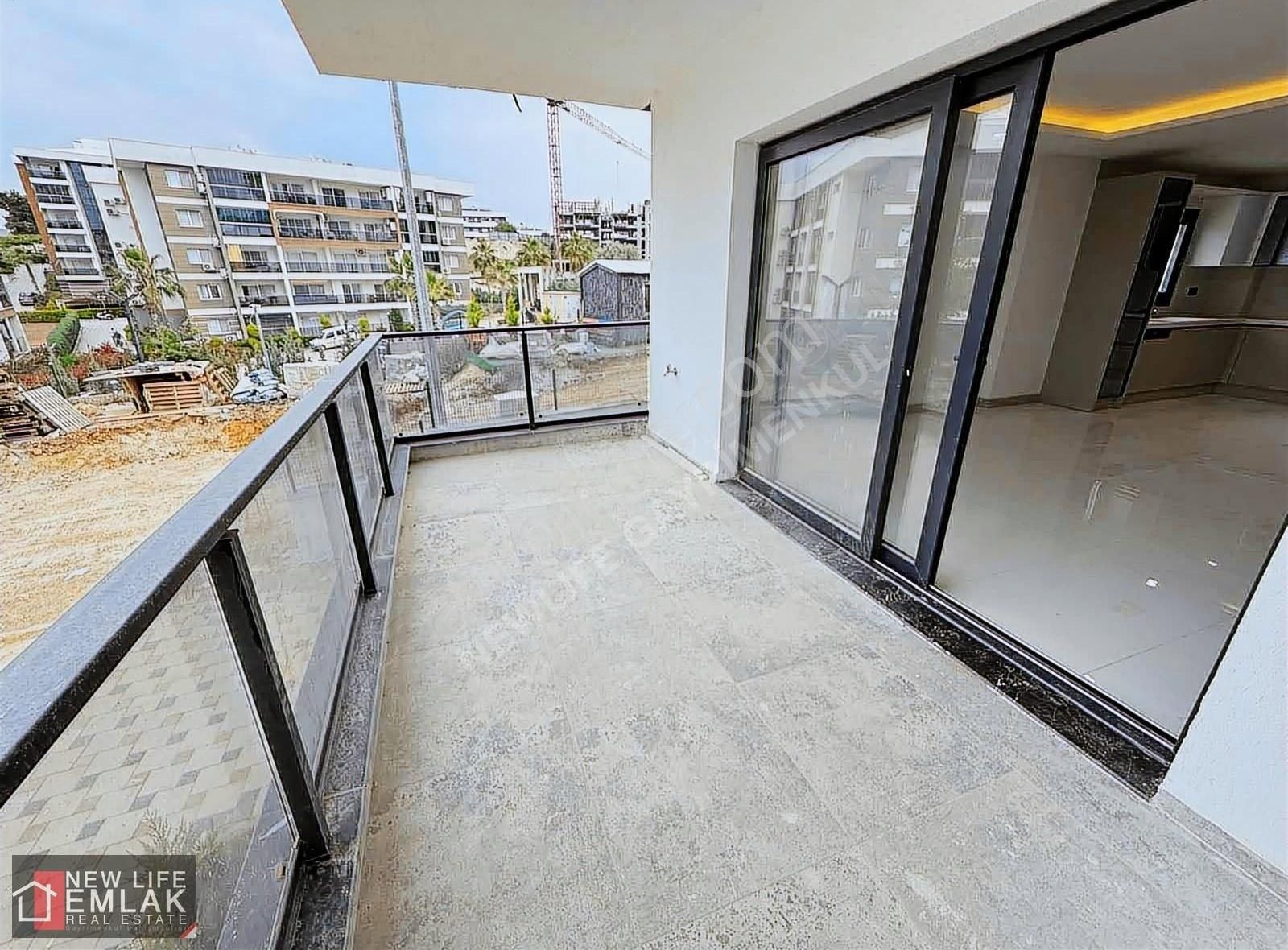 Kuşadası Havuzlu Site İçerisinde Deniz Manzaralı 2+1 Daire - Görsel 32