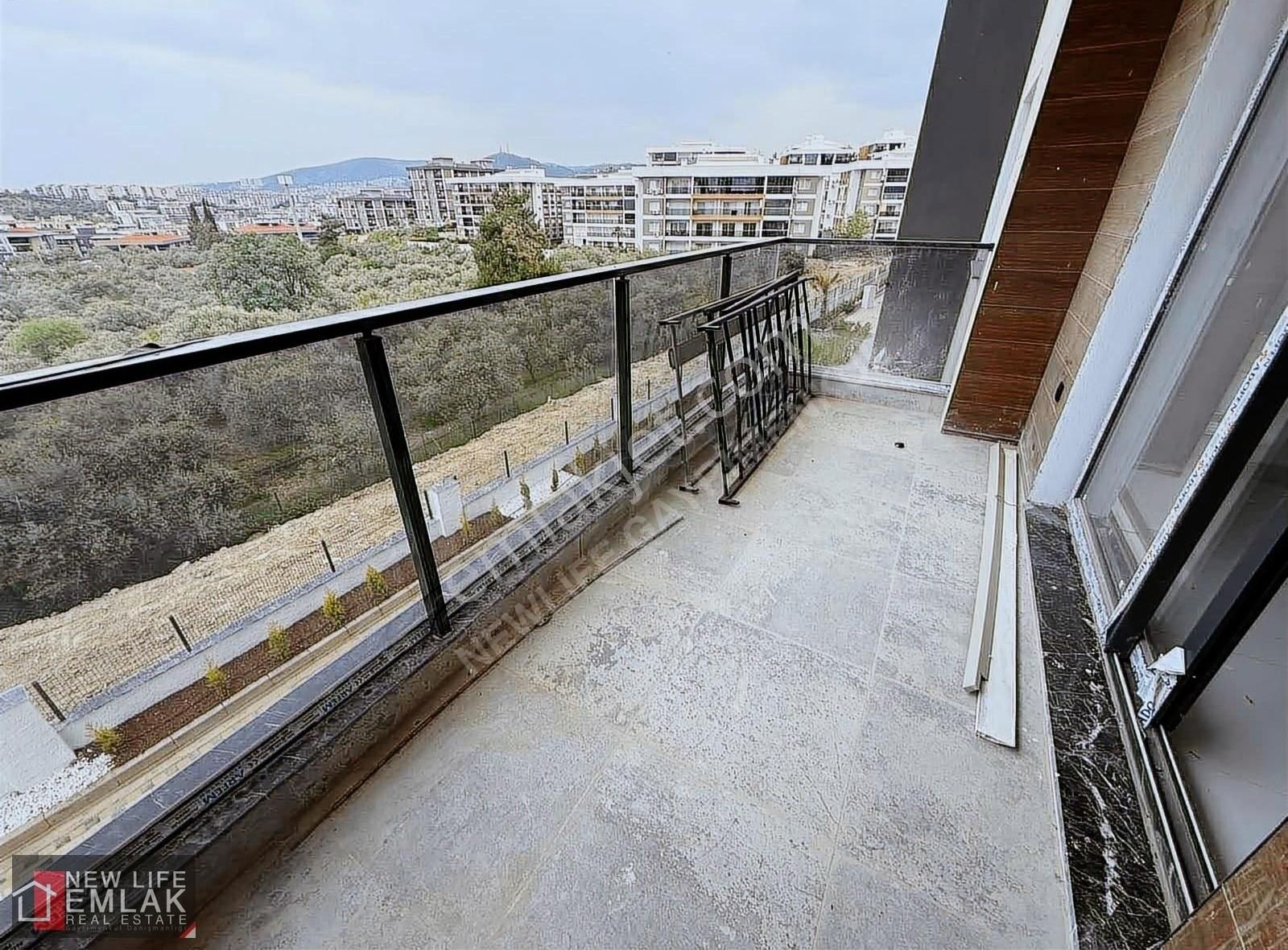 Kuşadası Havuzlu Site İçerisinde Deniz Manzaralı 2+1 Daire - Görsel 9