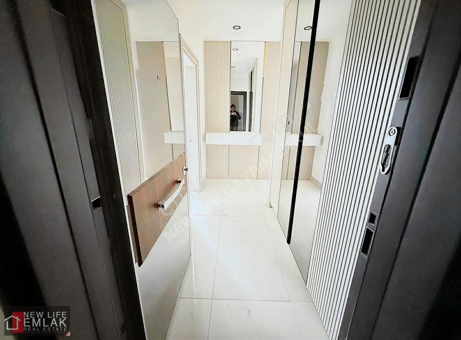 Kuşadası Havuzlu Site İçerisinde Deniz Manzaralı 2+1 Daire - Görsel 26