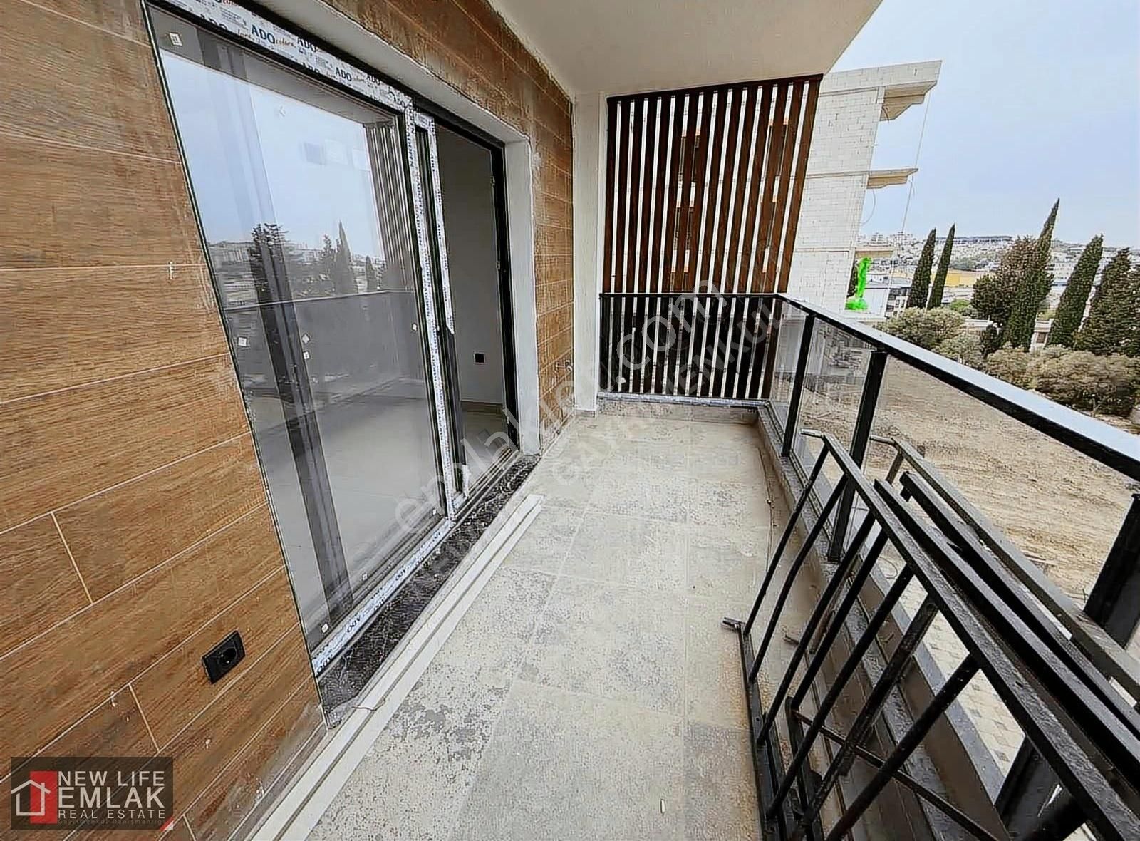 Kuşadası Havuzlu Site İçerisinde Deniz Manzaralı 2+1 Daire - Görsel 28