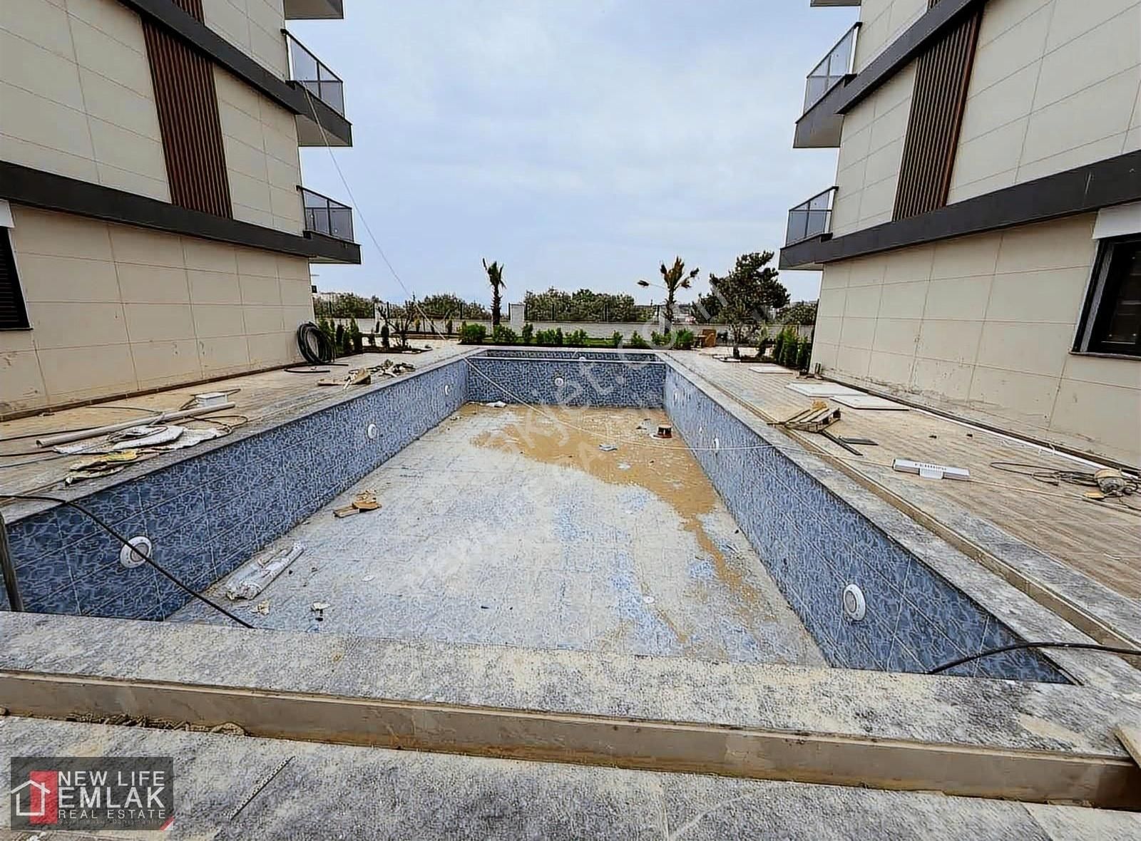 Kuşadası Havuzlu Site İçerisinde Deniz Manzaralı 2+1 Daire - Görsel 5