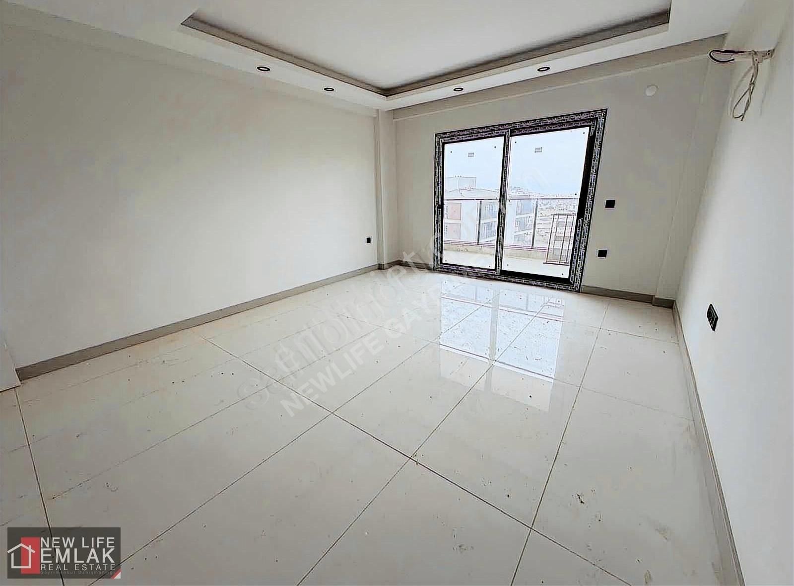 Kuşadası Havuzlu Site İçerisinde Deniz Manzaralı 2+1 Daire - Görsel 18