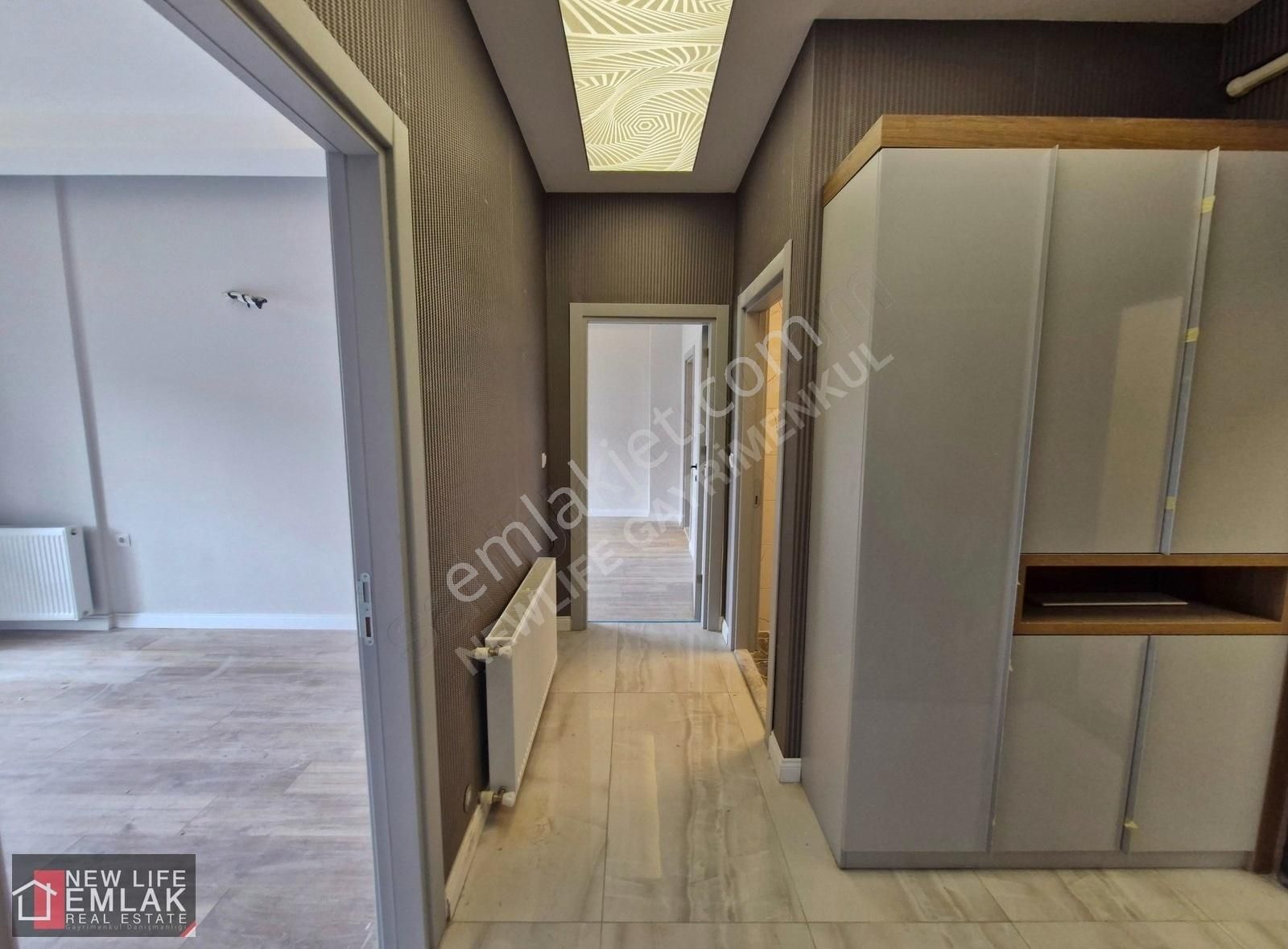 Kuşadasında Merkezi Konumda Havuzlu Sitede Satılık 2+1 Daire - Görsel 16