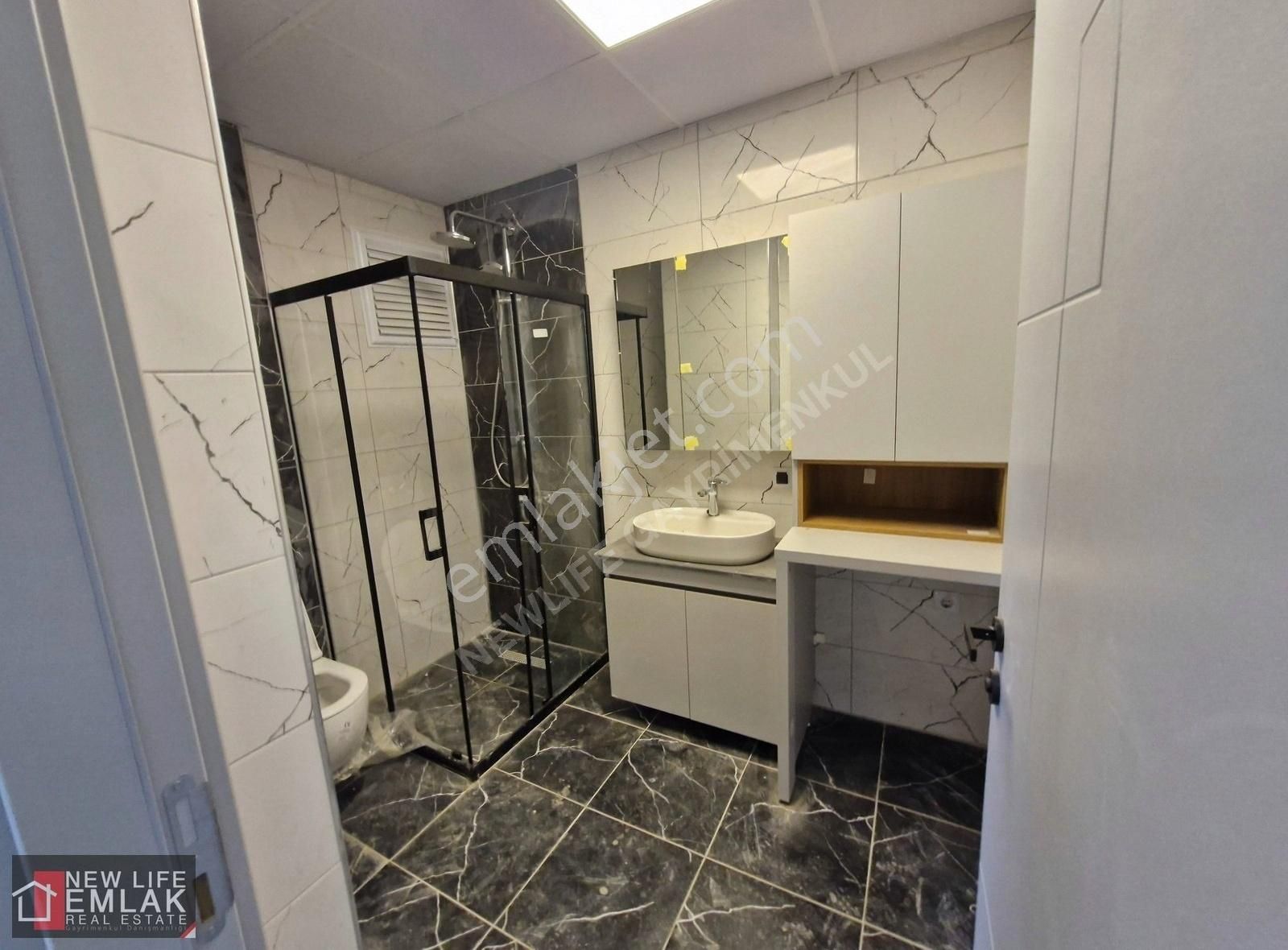 Kuşadasında Merkezi Konumda Havuzlu Sitede Satılık 2+1 Daire - Görsel 3