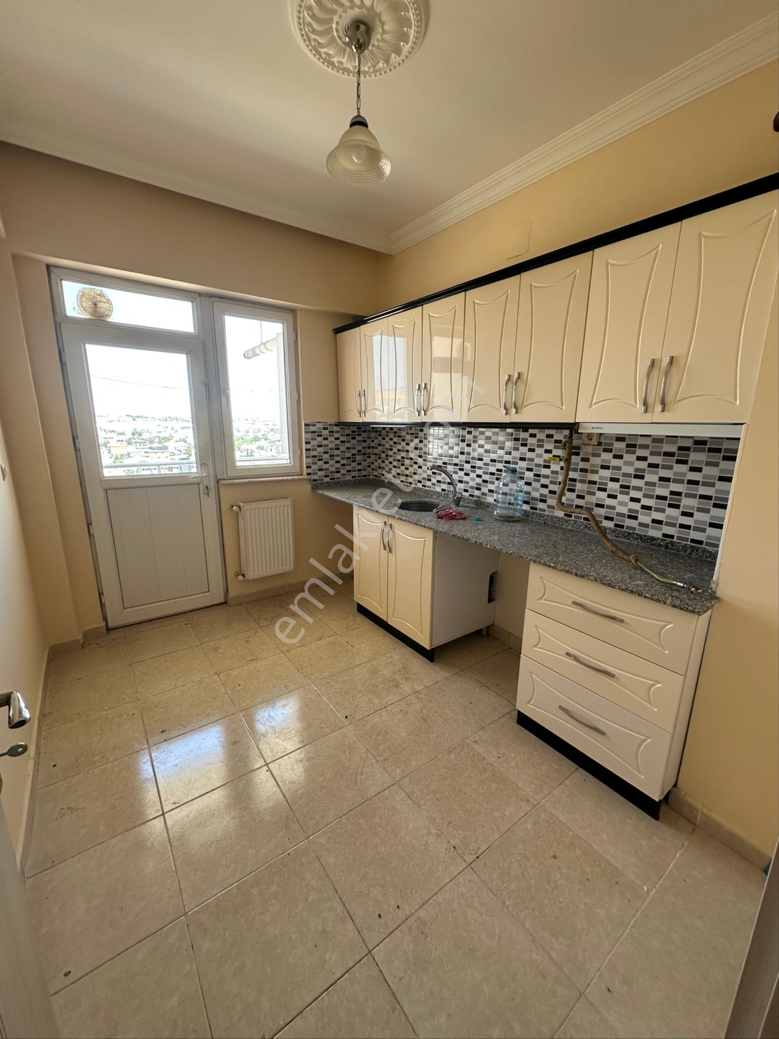 Kareden Roza Konutlarında Satılık Boş 2+1 Daire