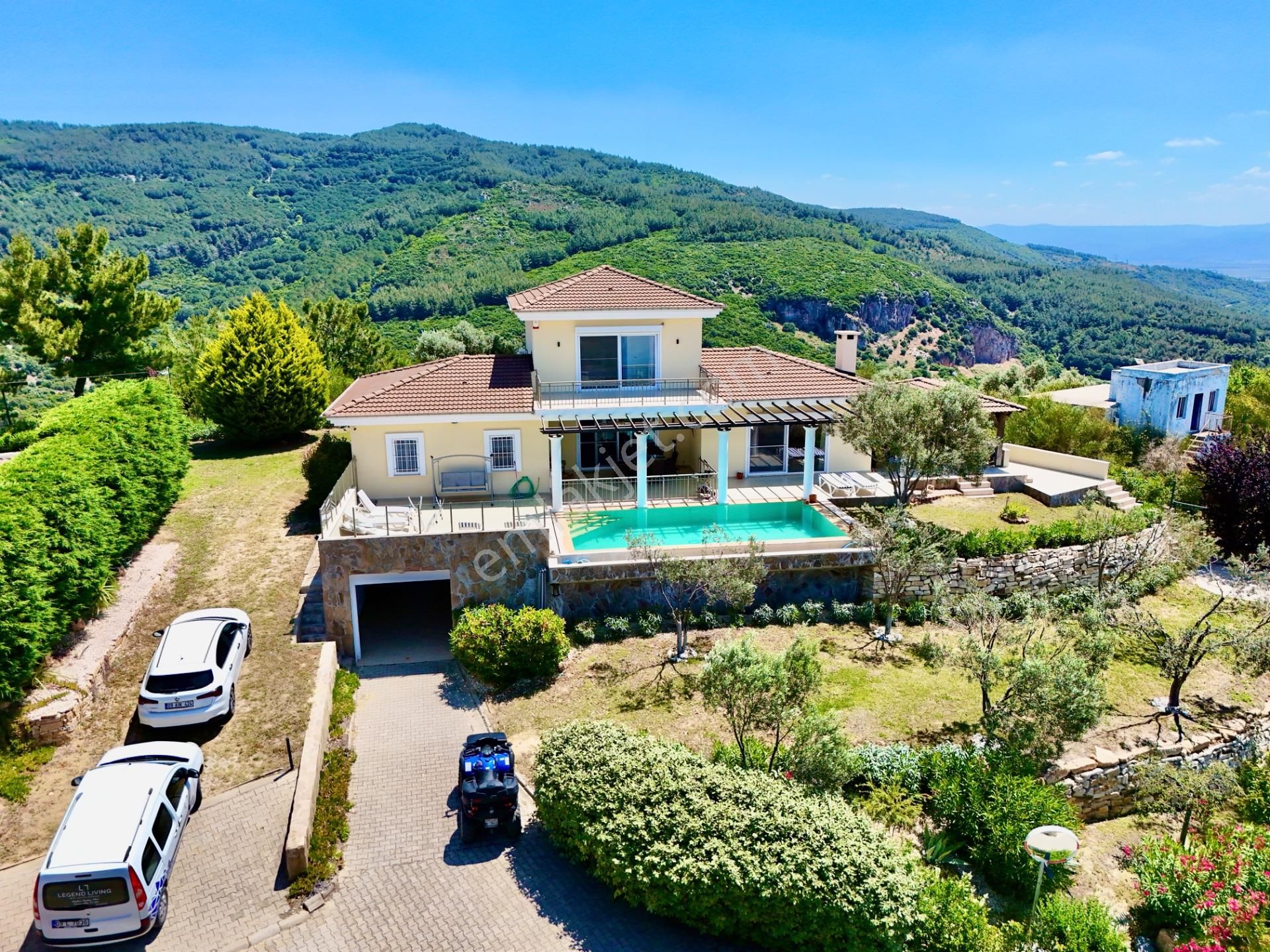 Kuşadası Satılık Deniz Manzaralı Müstakil Villa