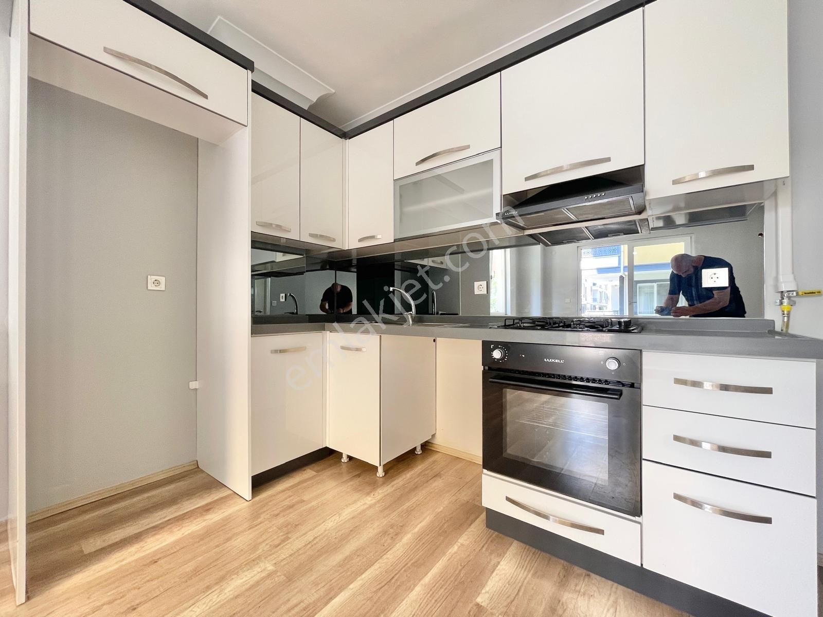 Berkay Demirel'den Altınkumda Geniş Balkon Doğalgazlı 2+1 Daire