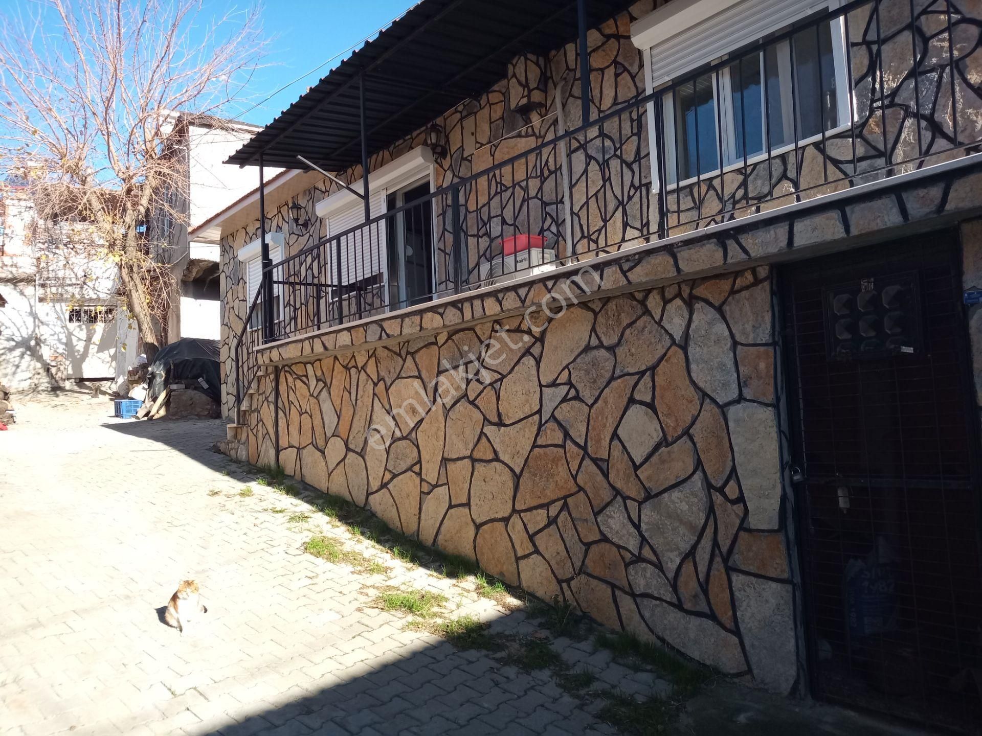 Sahibinden Tadilatlı, Garajlı, Doğal Taş Kaplamalı