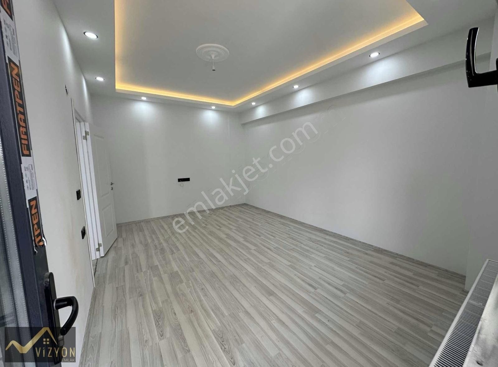 Vizyon Emlak'tan Marmaray Yanı Başında K.otoparklı 2+1 Daire