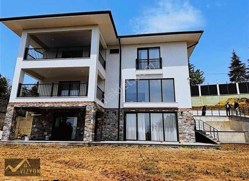Vizyon Emlak'tan Havuzlu 1.760m2 Arsa İçin'de Satılık Villa 5+1