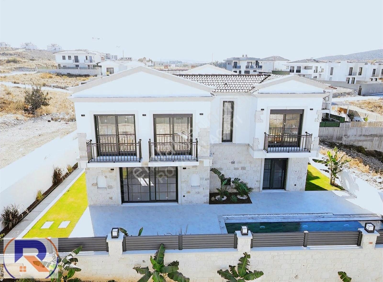 Şifnede Sıfır Konsept 3+1 Havuzlu Satılık Villa - Görsel 20