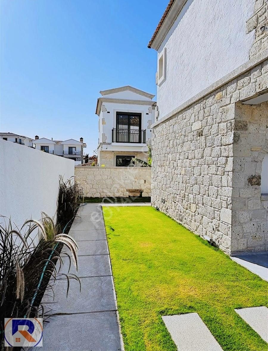 Şifnede Sıfır Konsept 3+1 Havuzlu Satılık Villa - Görsel 3