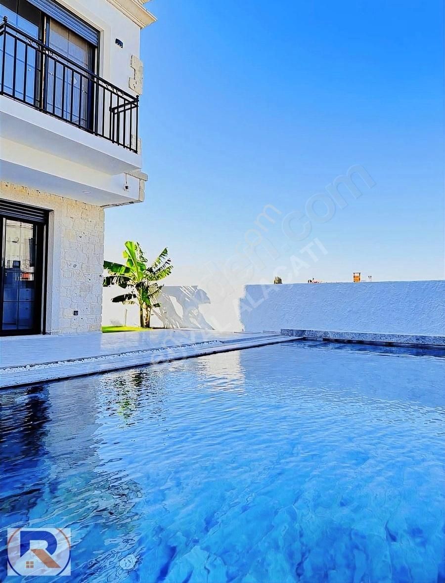 Şifnede Sıfır Konsept 3+1 Havuzlu Satılık Villa - Görsel 16