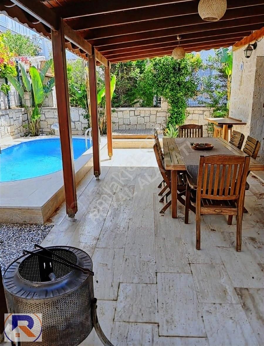 Royal Alaçatı Şifne Müstakıl Tek Havuzlu Kiralık Villa