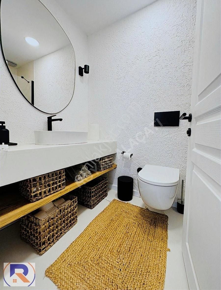 Royal Alaçatı,da Merkezi Konumda Geniş Bahçeli Havuzlu Satılık - Görsel 26