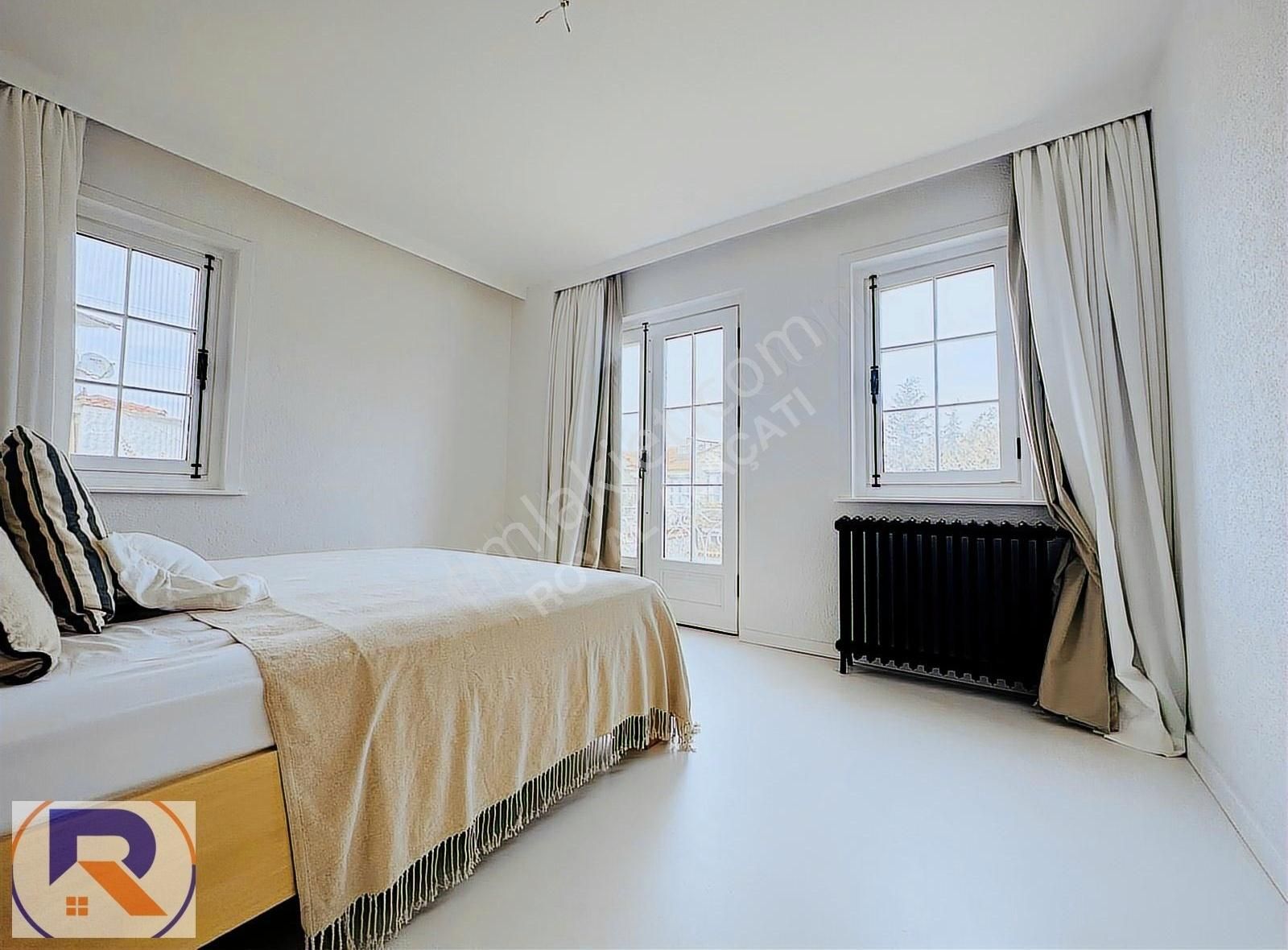 Royal Alaçatı,da Merkezi Konumda Geniş Bahçeli Havuzlu Satılık - Görsel 30