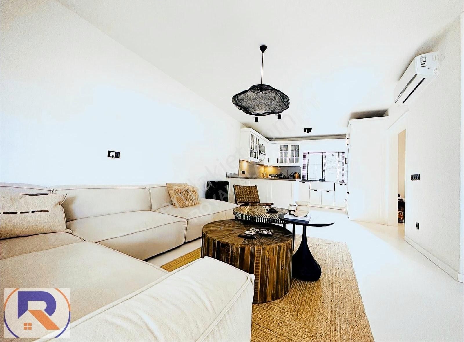 Royal Alaçatı,da Merkezi Konumda Geniş Bahçeli Havuzlu Satılık - Görsel 25