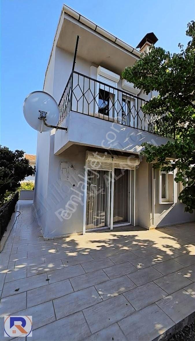 Alaçatı Peteklerde Yıllık Eşyalı Kiralık Villa Royal