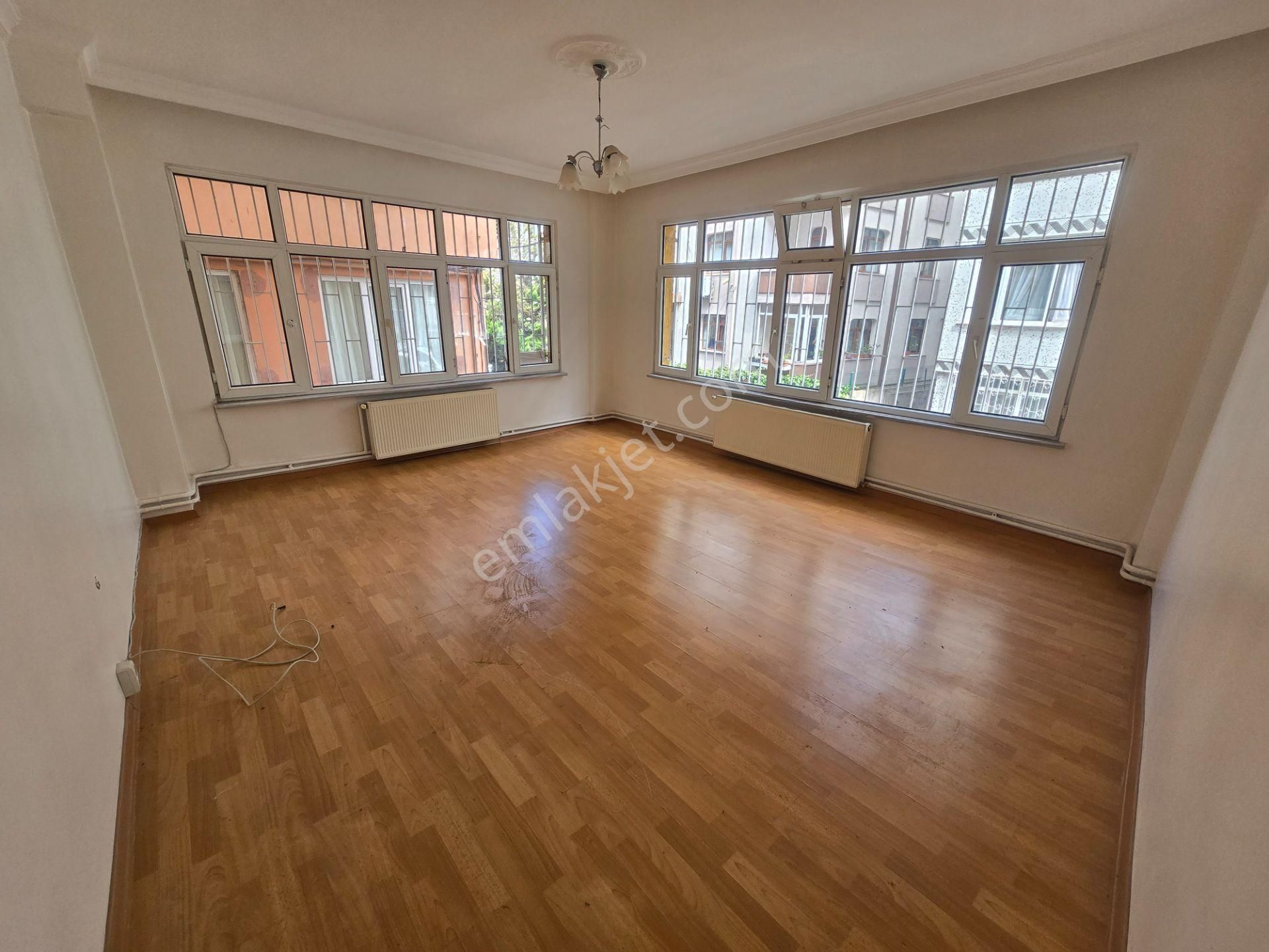Deluxe 26 ' Dan Nuhkuyusu Caddesine 5 Dk 2+1 80 M2 Fırsatt