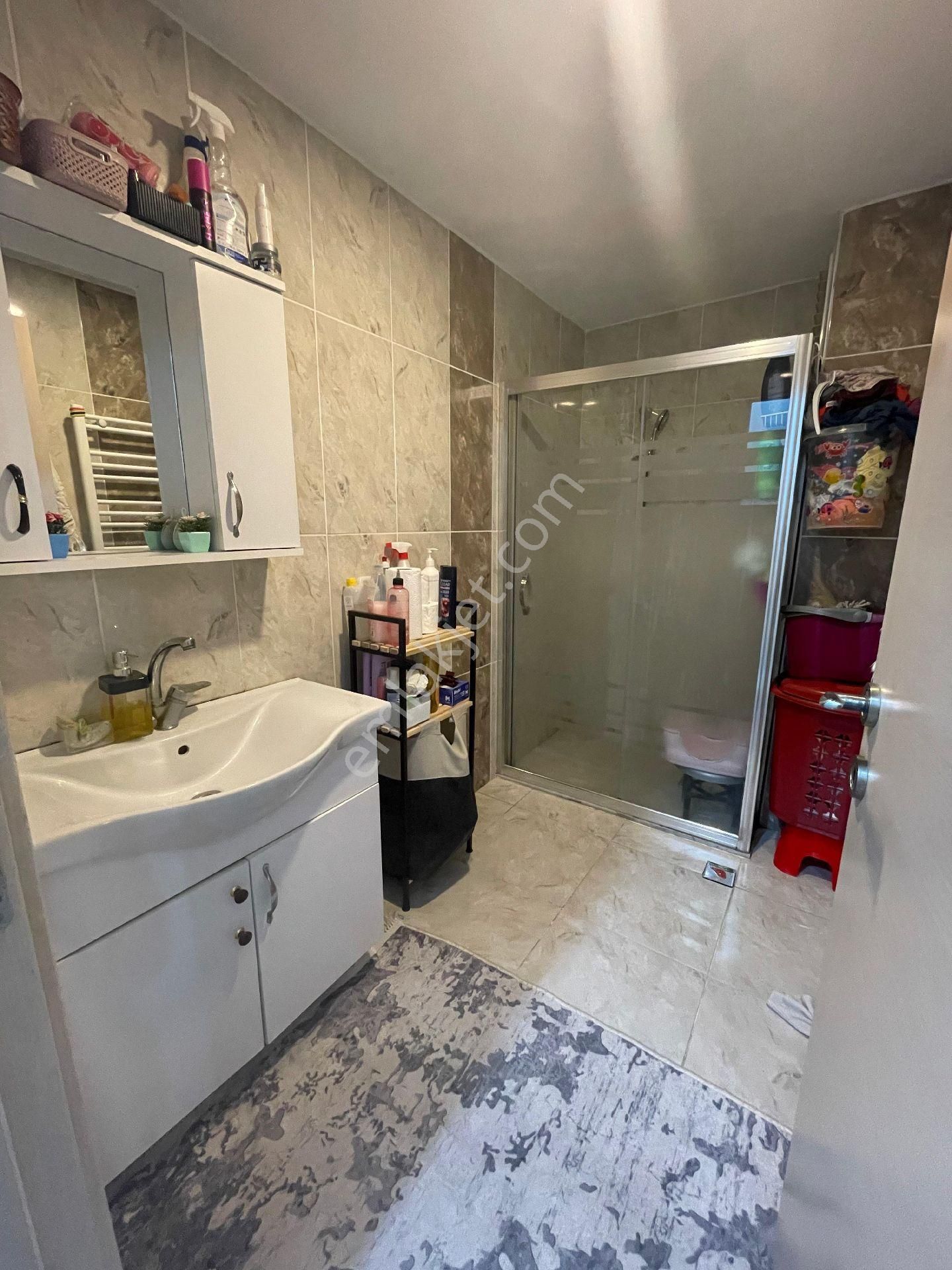 Altınşehirde 2+1 90m² Kullanışlı Merkezi Konumda Camları Full Açık Bahçekatı