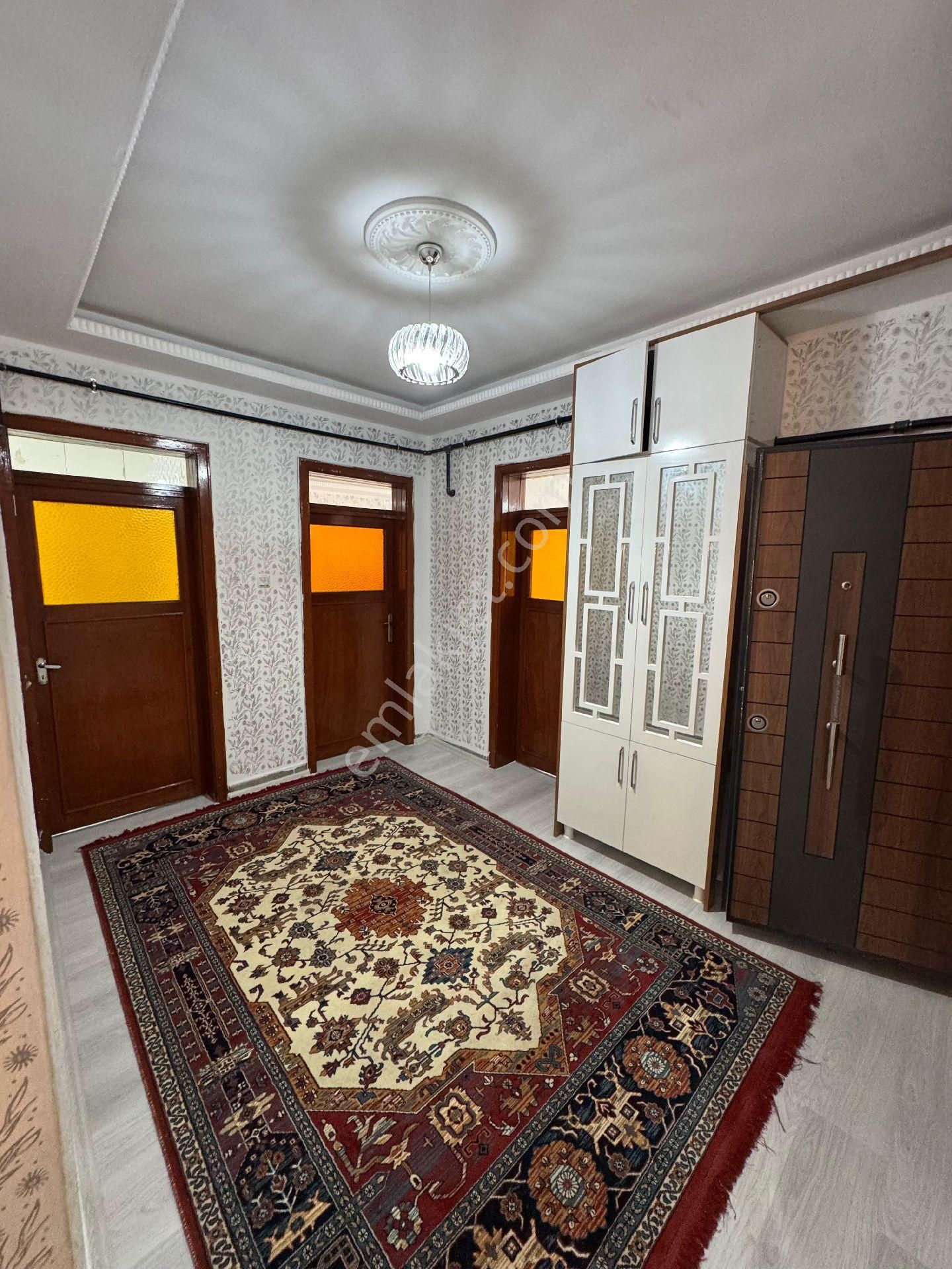 İstiklal Mahallesinde 2+1kattan Bölme Daire